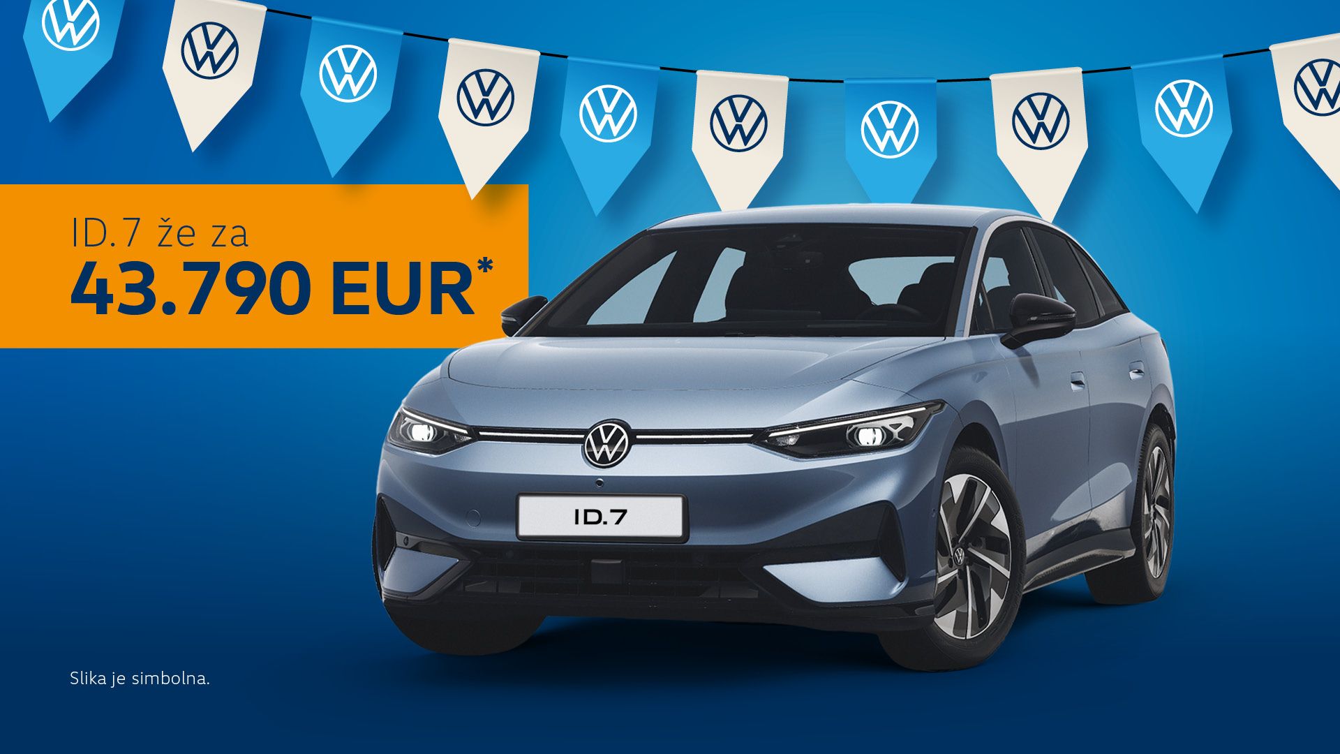 Oglas prikazuje električni avtomobil Volkswagen ID.7 na modrem ozadju. Nad vozilom visi niz zastavic z logotipom VW, na levi strani pa je napis: »ID.7 že za 43.790 EUR*«. V spodnjem levem kotu je droben tekst, da je slika simbolična.