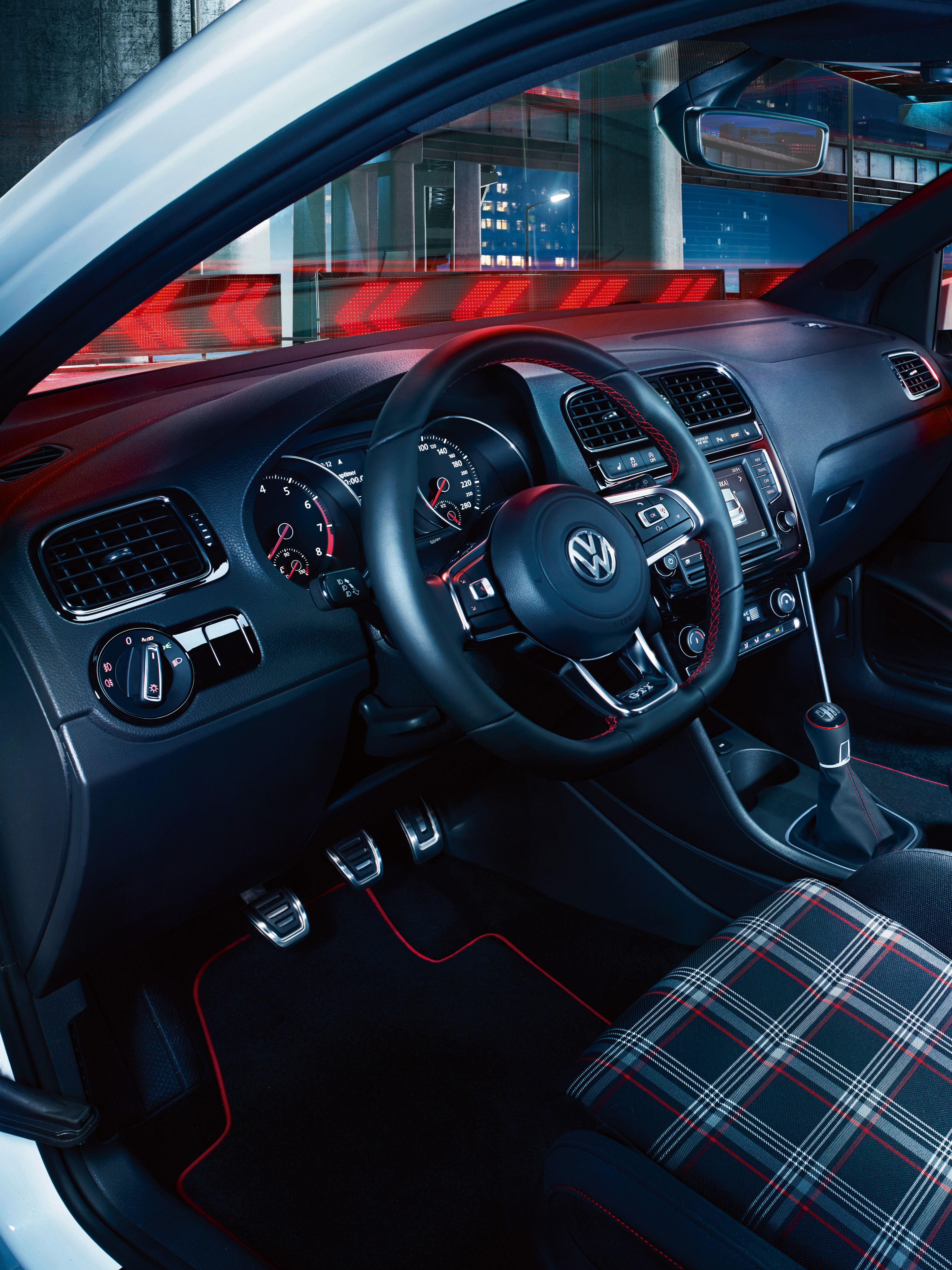 vw volkswagen polo gti notranjost oblika kokpita