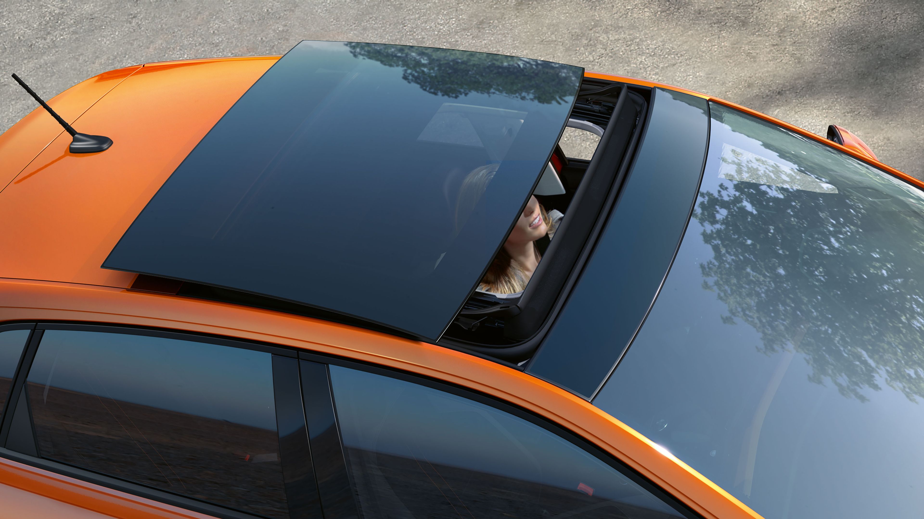 volkswagen vw polo panoramsko strešno okno privzdignjeno