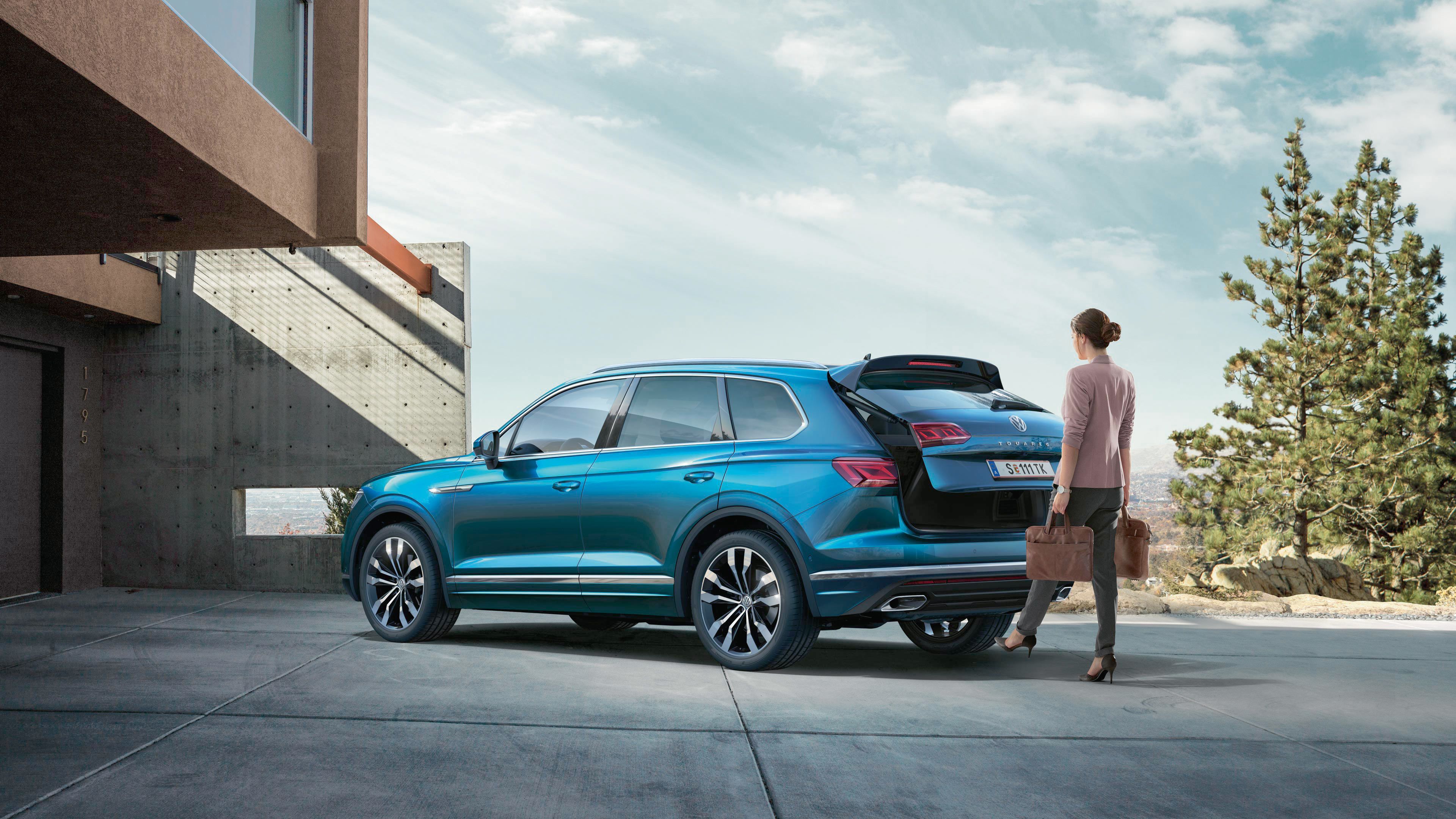 vw volkswagen touareg modra zadaj stranski del