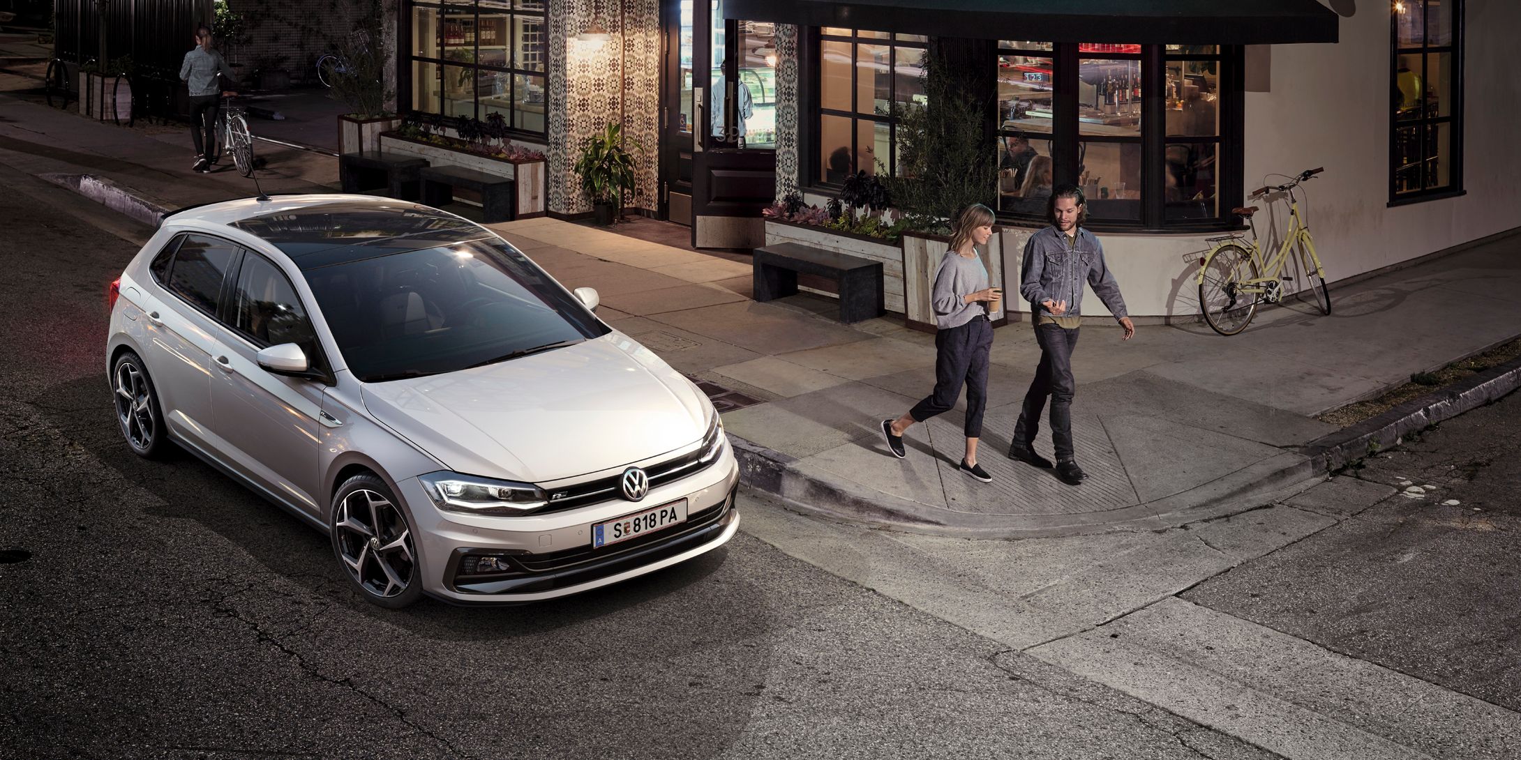 VW Polo R-Line srebrna zunanjost in sprednji del