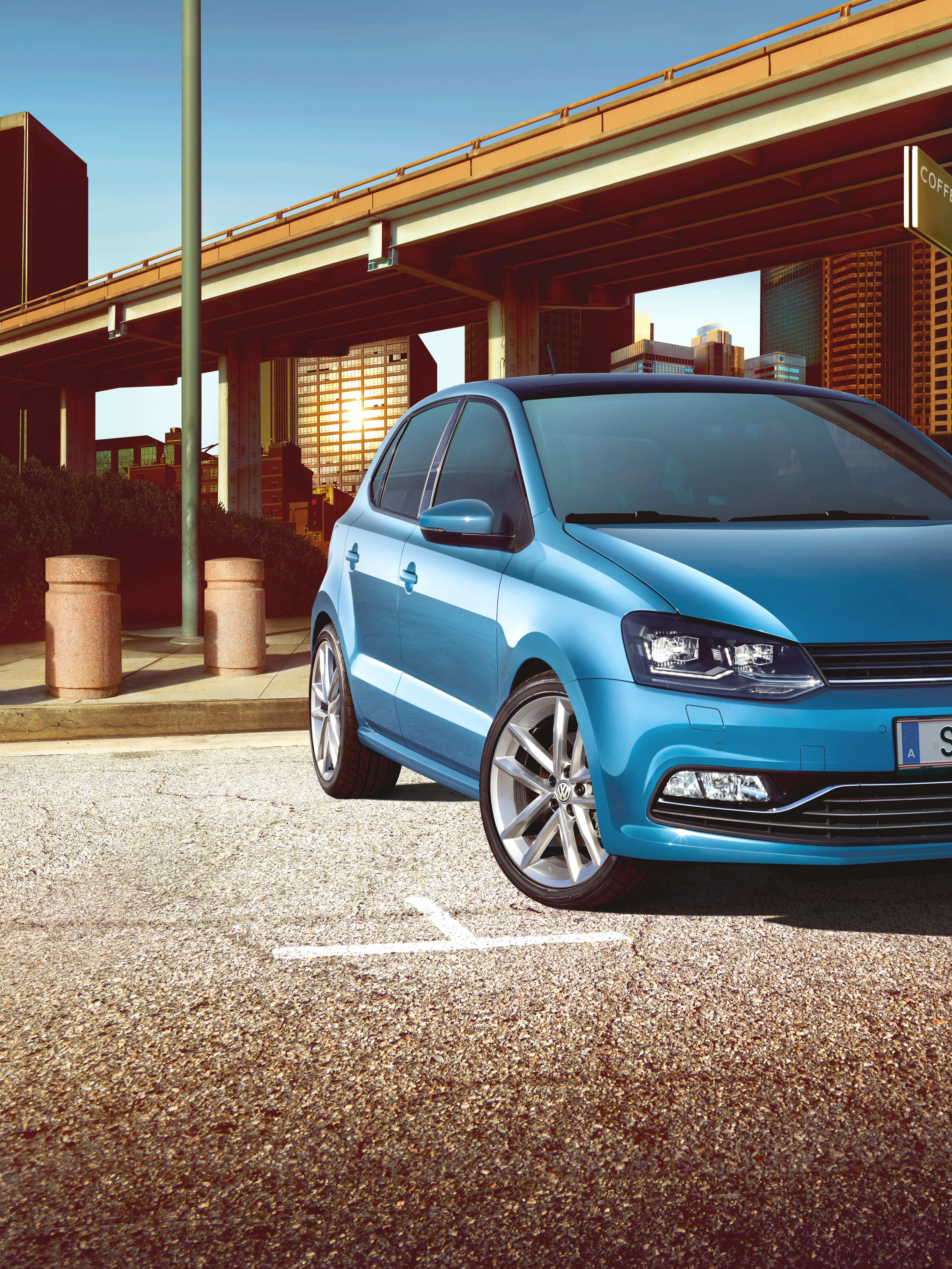 VW Polo modri sprednja stran spredaj