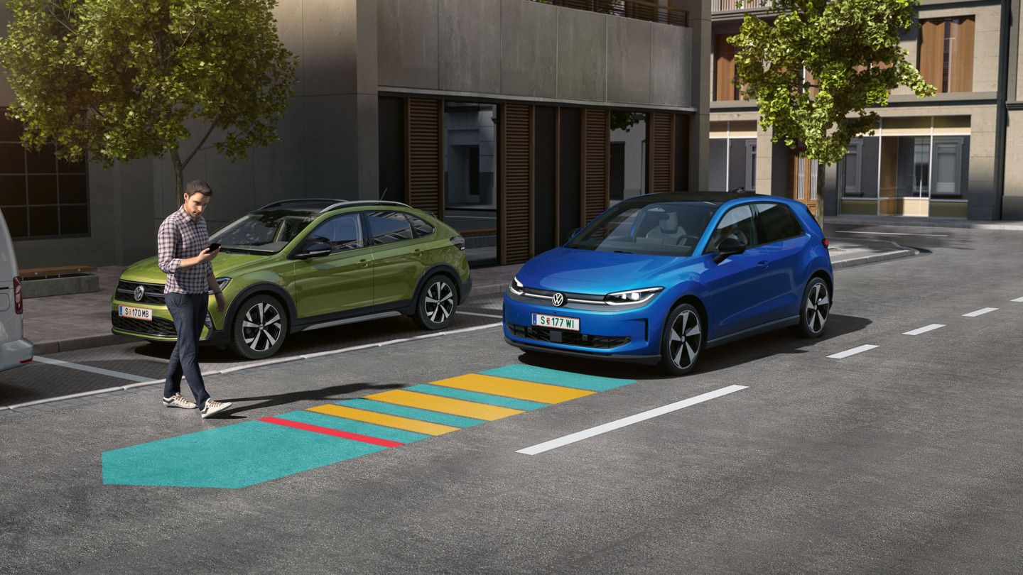 Shematsko prikazuje funkcionalnost Front Assist z modrim VW ID. Polo