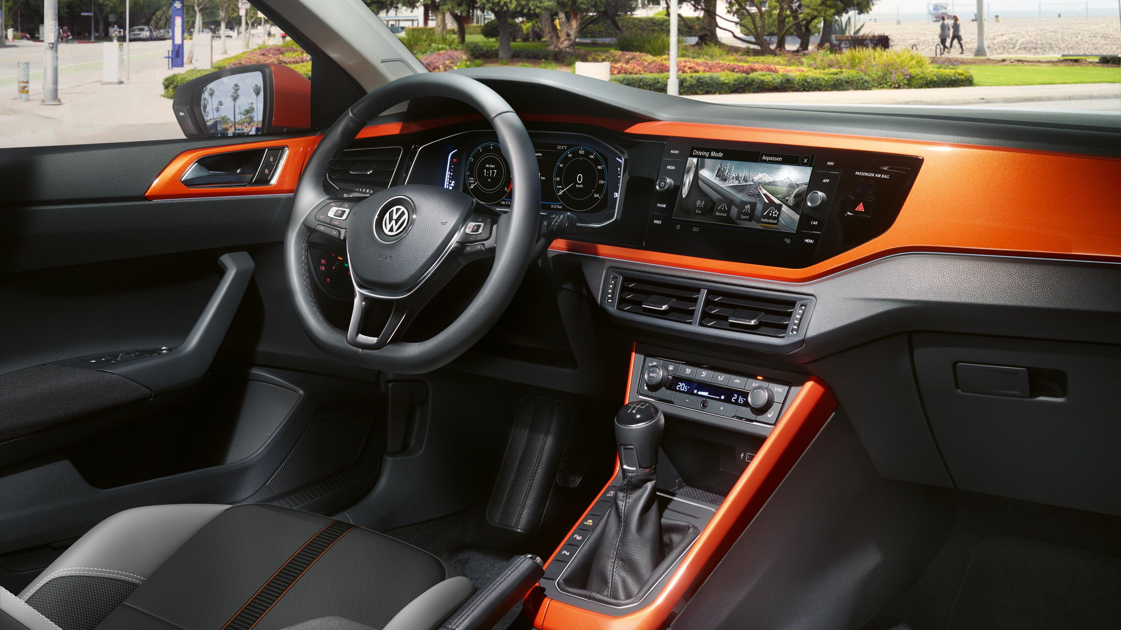vw volkswagen polo oranžna notranjost