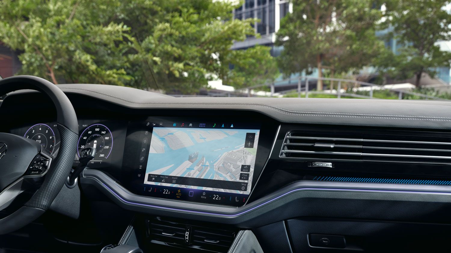 Pogled na navigacijski sistem vozila VW Touareg R-Line.