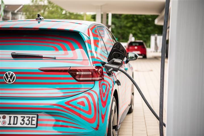 vw volkswagen id polnilna postaja baterija