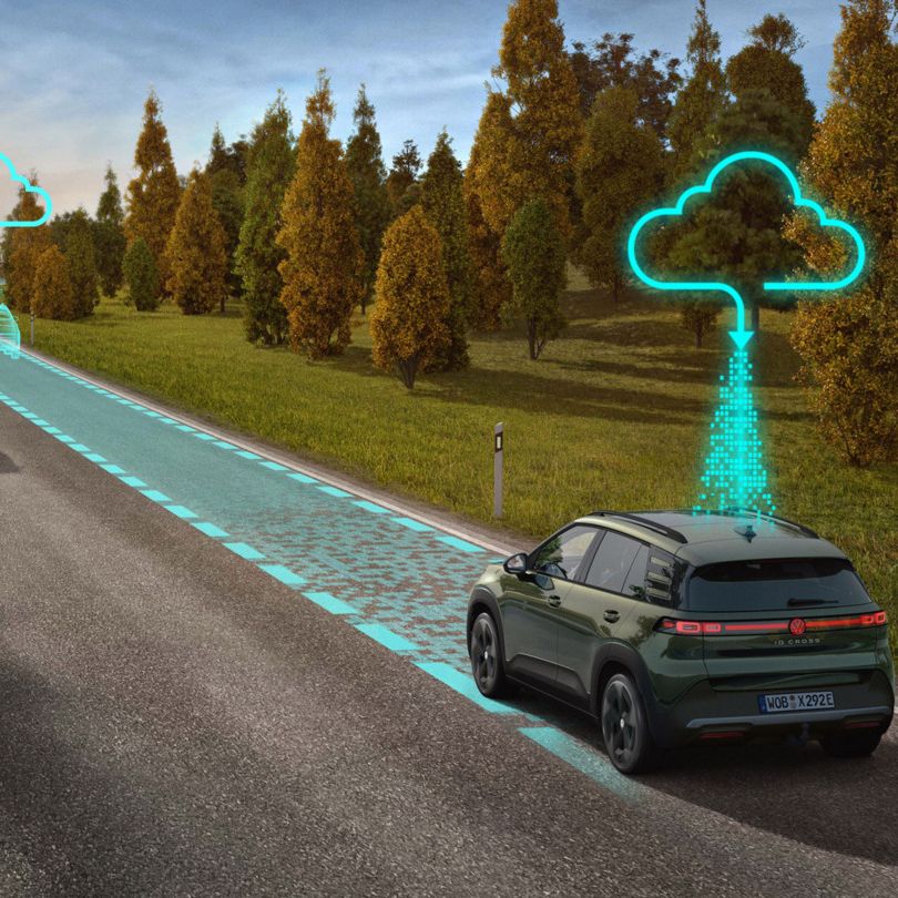 Illustration zeigt schematisch anhand eines grünen ID. Cross die Funktionsweis des Travel Assist