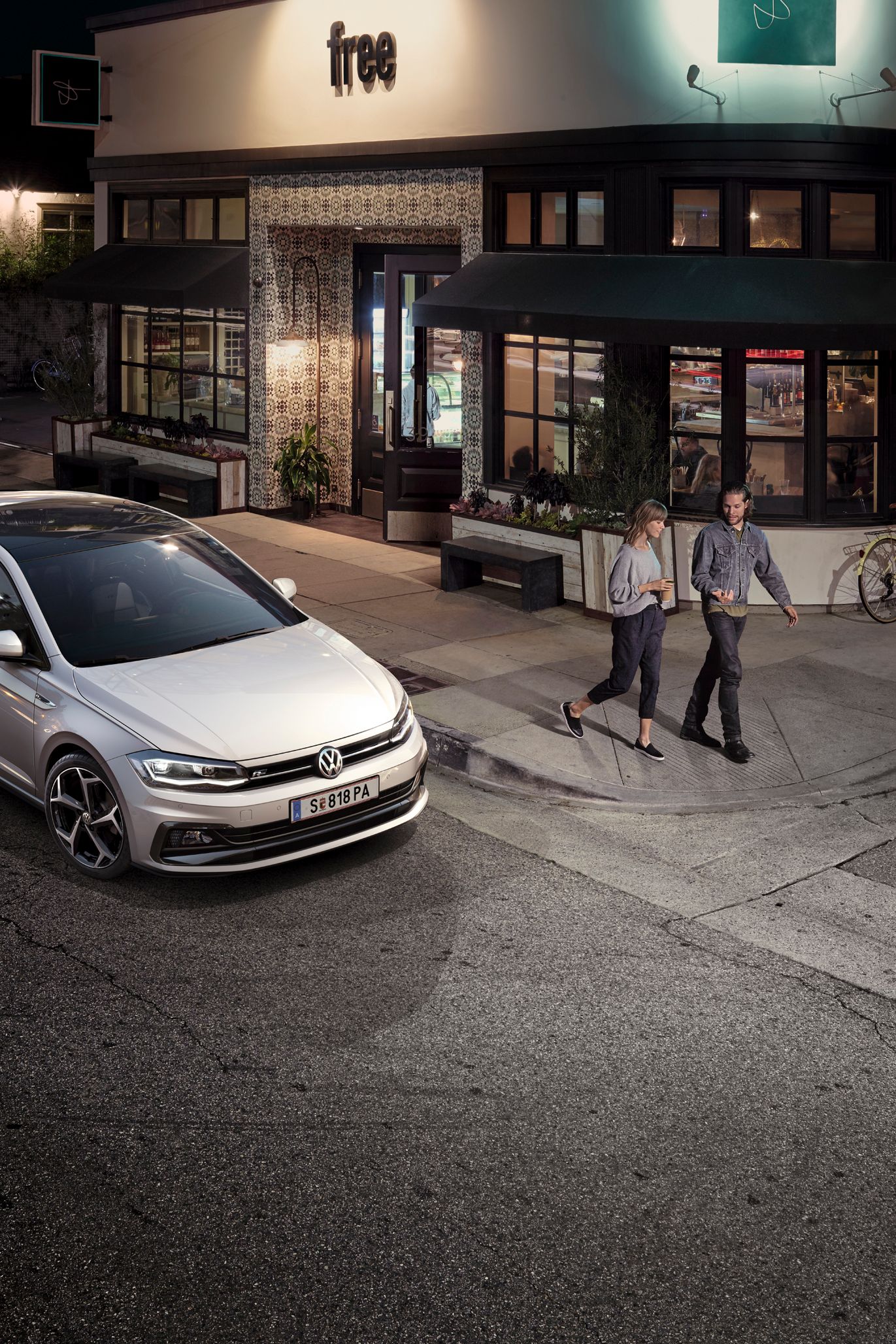 VW Polo R-Line srebrna zunanjost in sprednji del