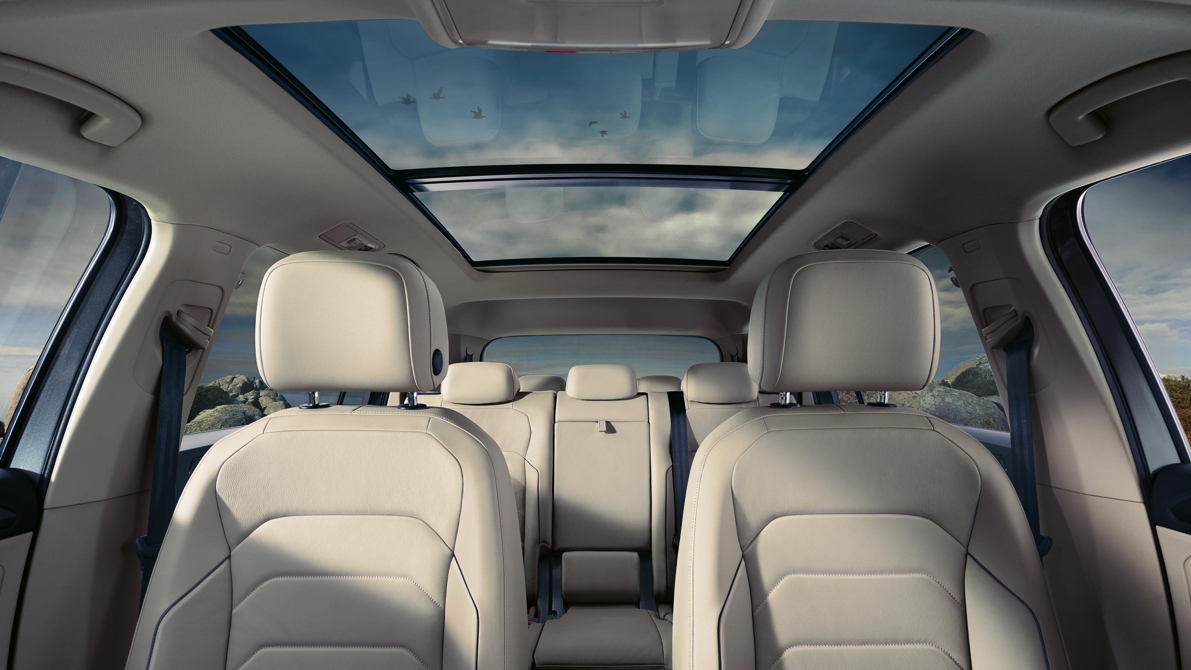 VW Tiguan Allspace notranjost svetla in panoramsko dvižno-pomično strešno okno