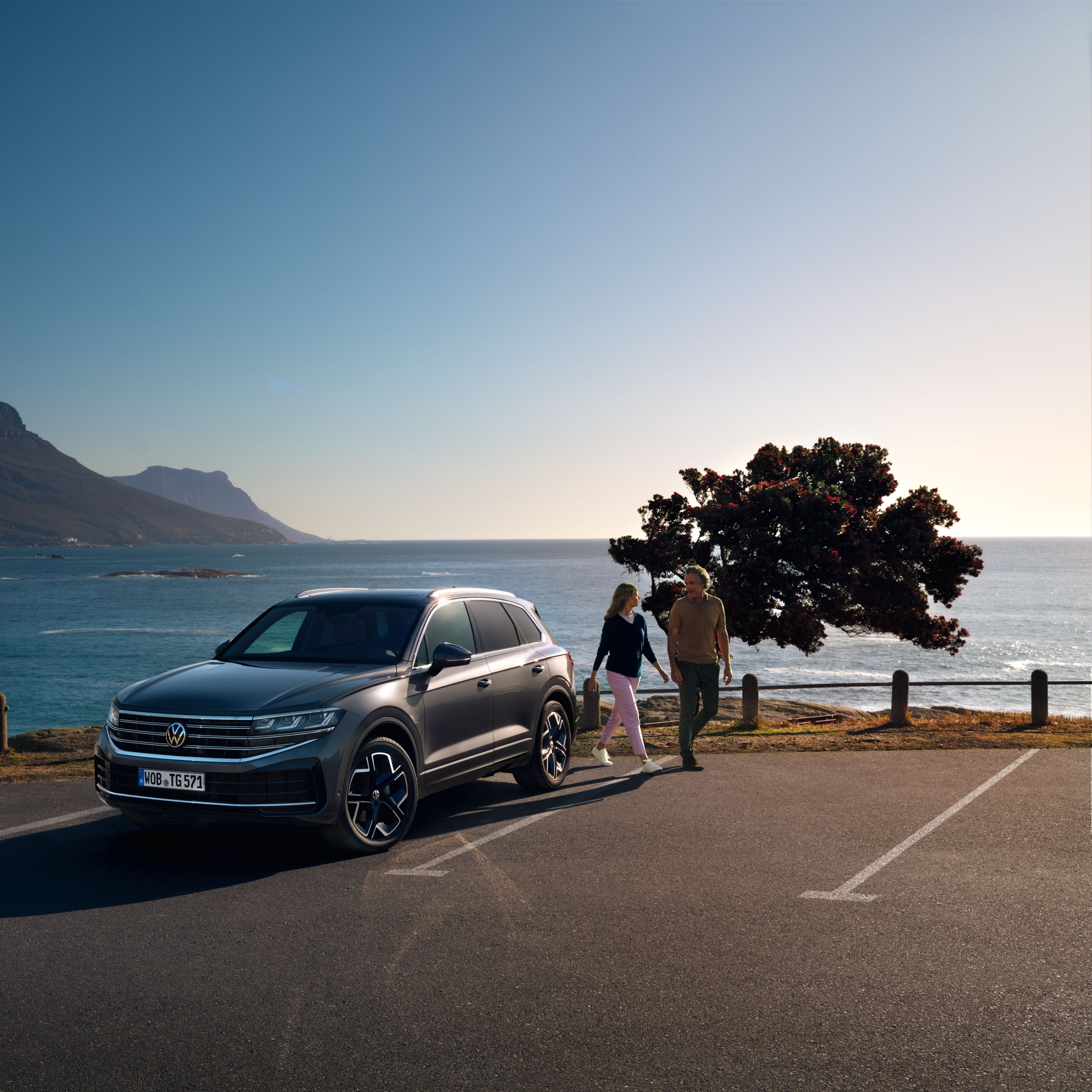 vw volkswagen touareg srebrna sprednji del od strani