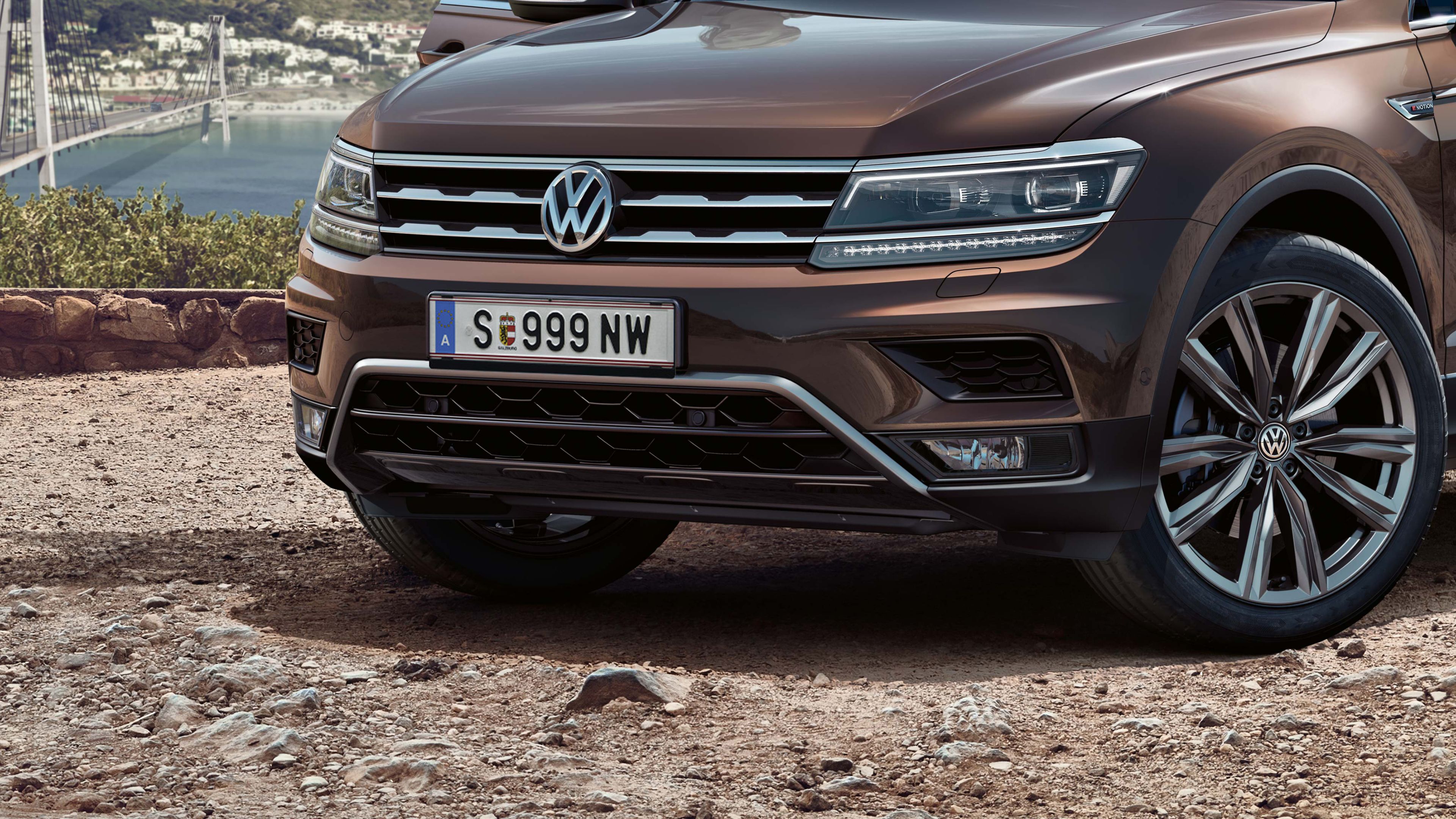 VW Tiguan Allspace rjava oprema terenska vožnja paket pogled od spredaj