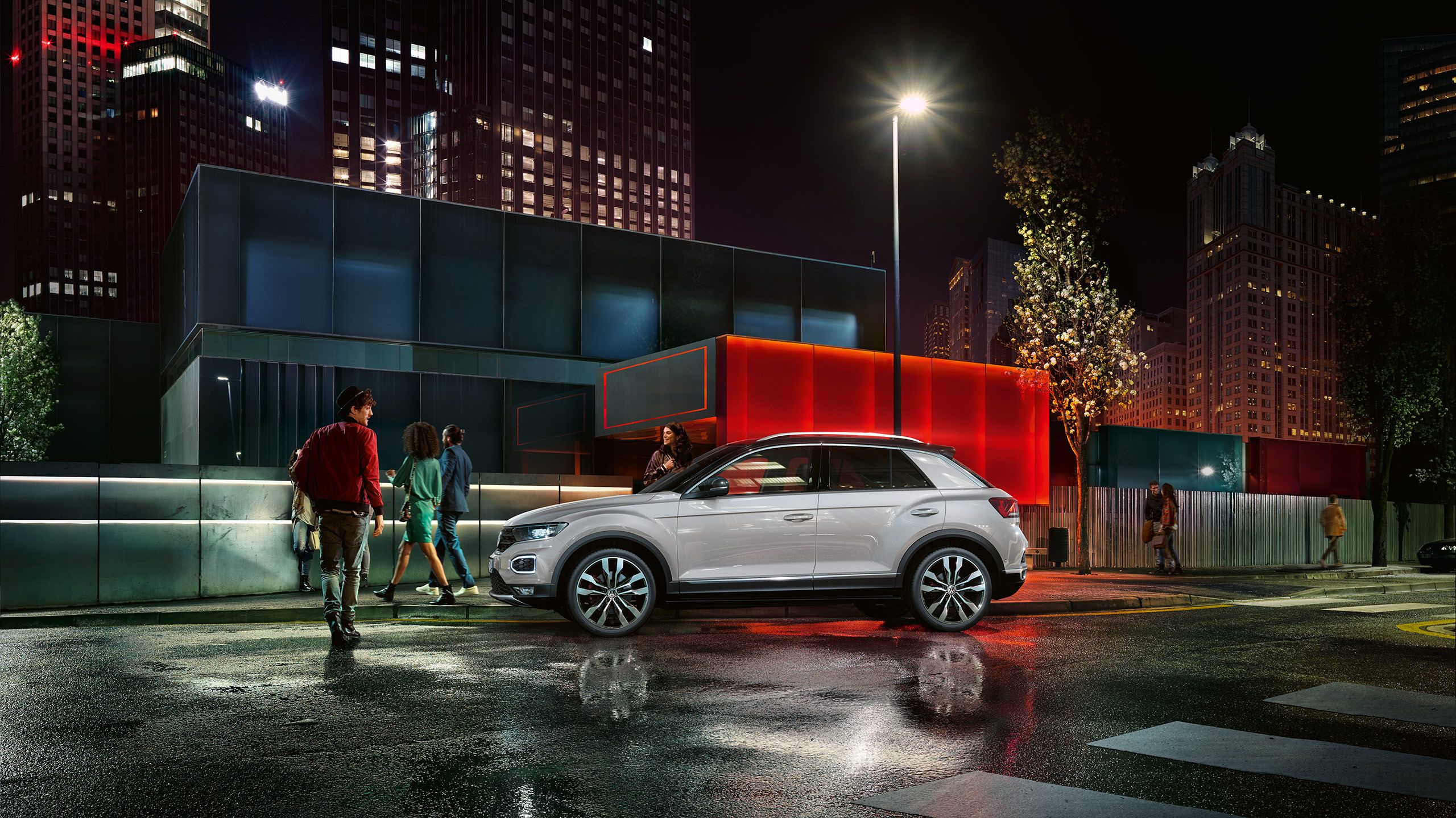 VW T-Roc bela zunanjost pogled od strani