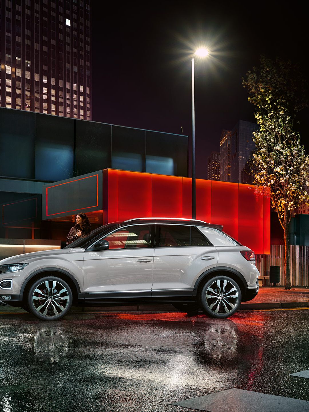 VW T-Roc bela zunanjost pogled od strani