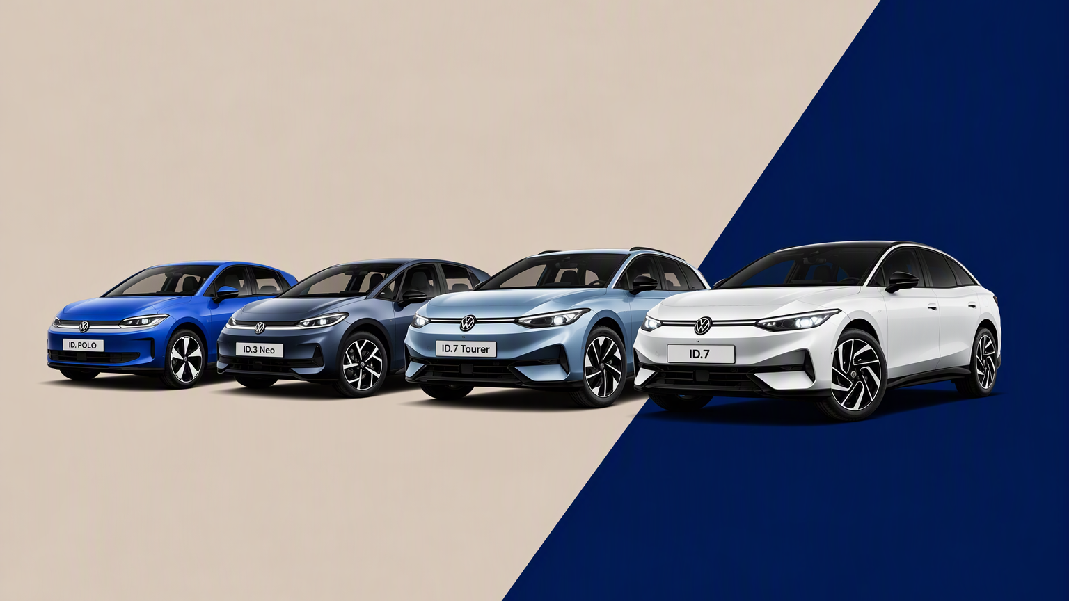 Štiri električni modeli Volkswagen ID. v različnih odtenkih modre, srebrne in bele stojijo v vrsti na dvobarvnem ozadju v bež in temno modri barvi. Vozila imajo aerodinamično obliko, tanke žaromete in značilne sprednje maske. 
