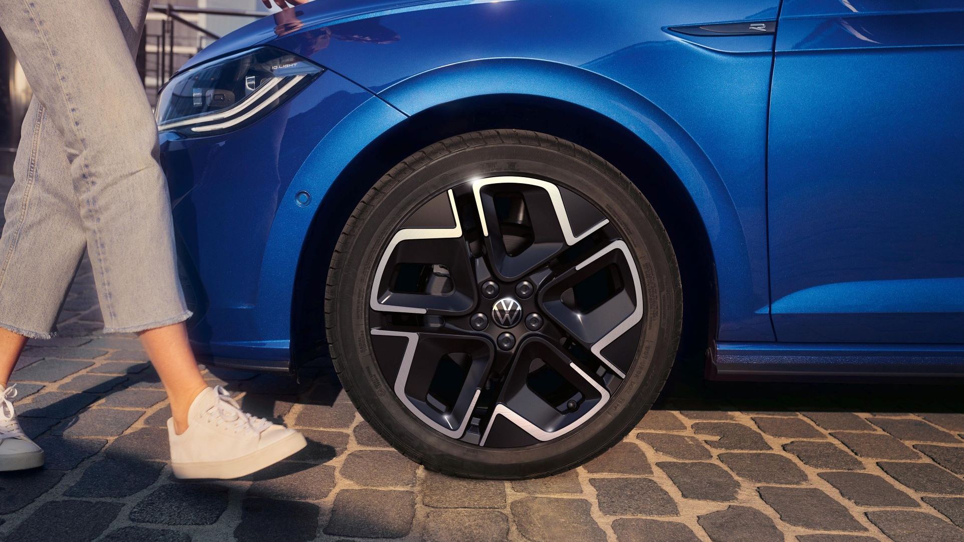Detajlni posnetek opcijskega 17-palčnega platišča Bergamo pri modelu VW Polo R-Line