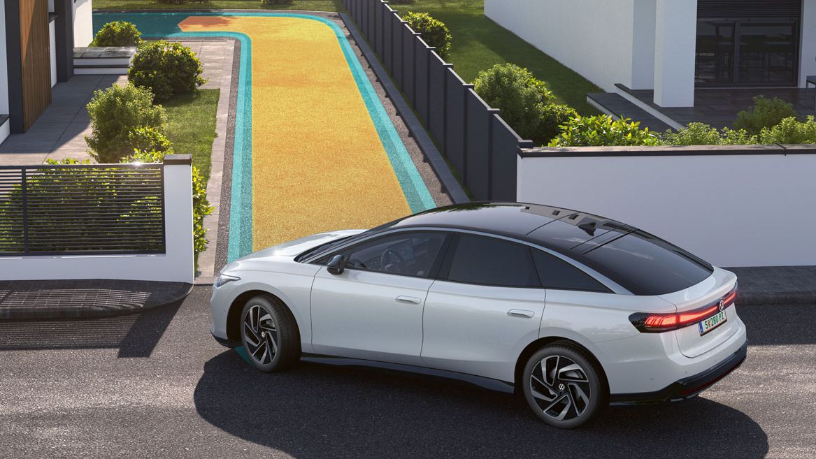 Grafika ponazarja Park Assist Plus s pomnilno funkcijo v VW ID.7.