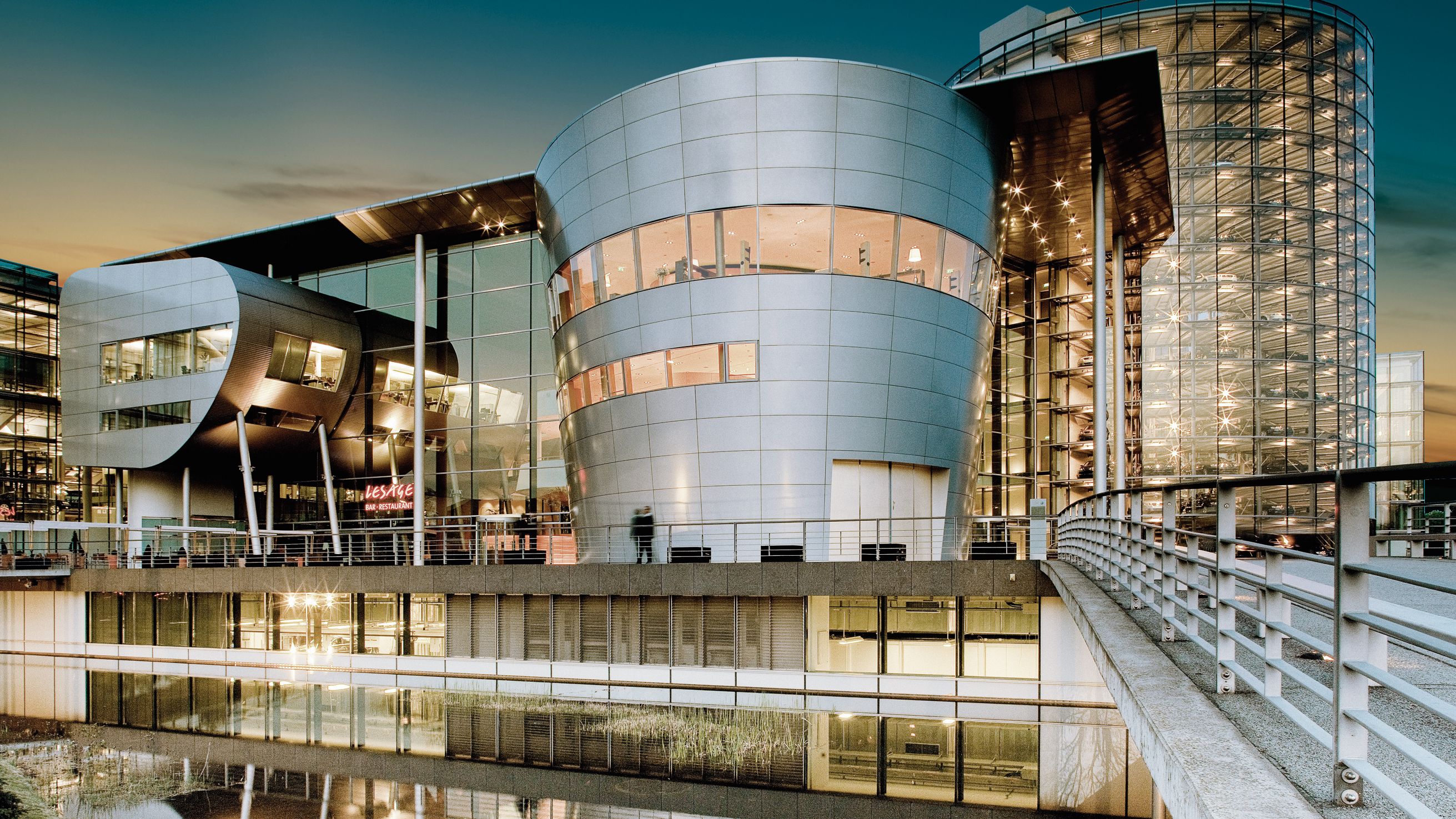 vw autostadt steklena manufaktura stavba