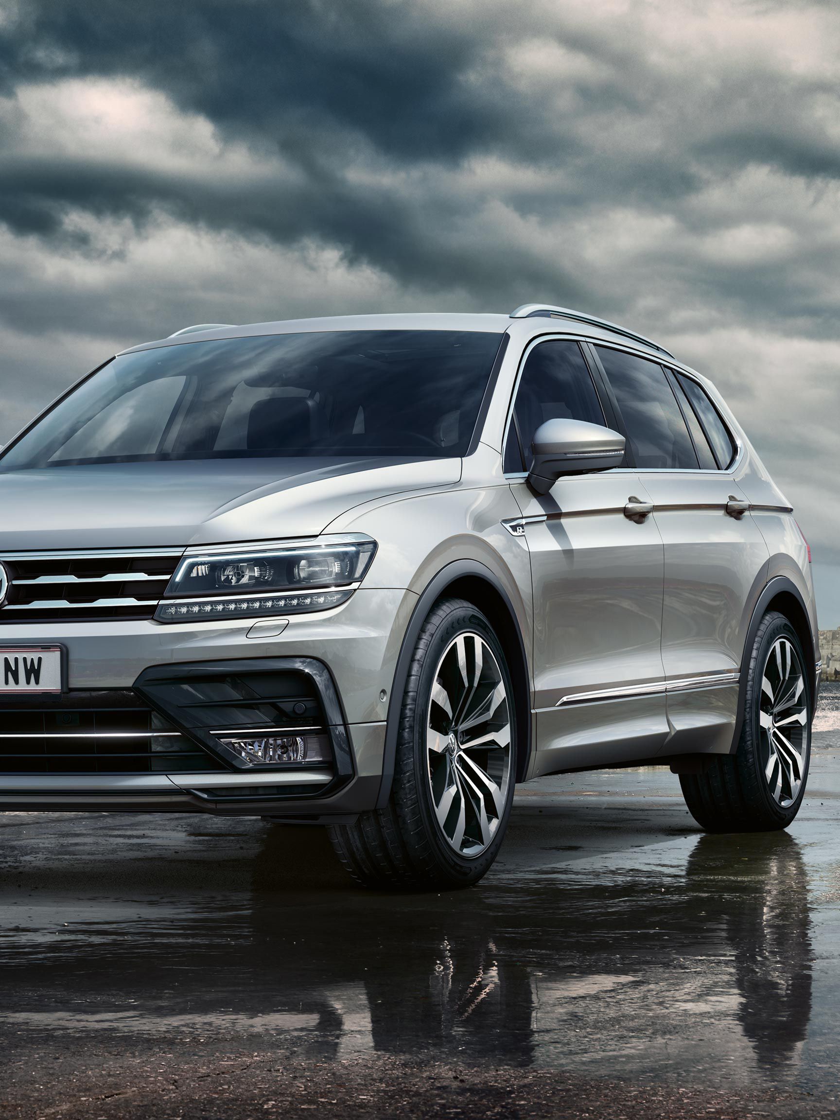 vw volkswagen tiguan allspace srebrna sprednji del stranski del
