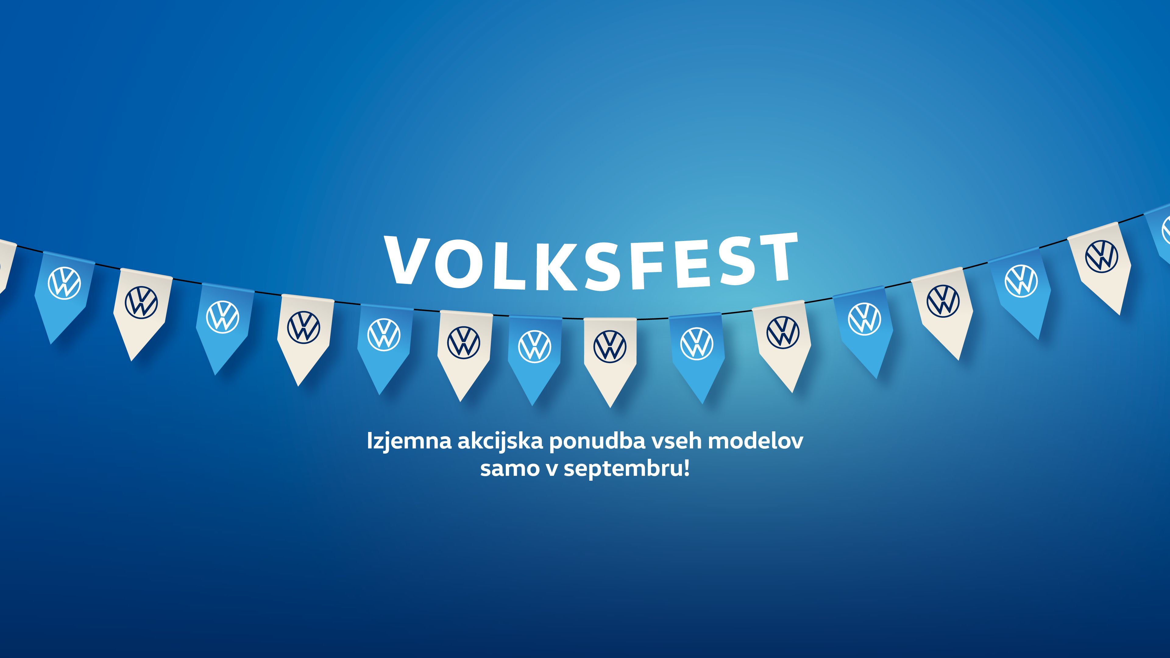 Plakat z modrim ozadjem in napisom »VOLKSFEST« na sredini. Pod napisom visijo zastavice v modrih in belih odtenkih z logotipom Volkswagen. Spodaj je manjši bel tekst, ki napoveduje izjemno akcijsko ponudbo vseh modelov samo v septembru.