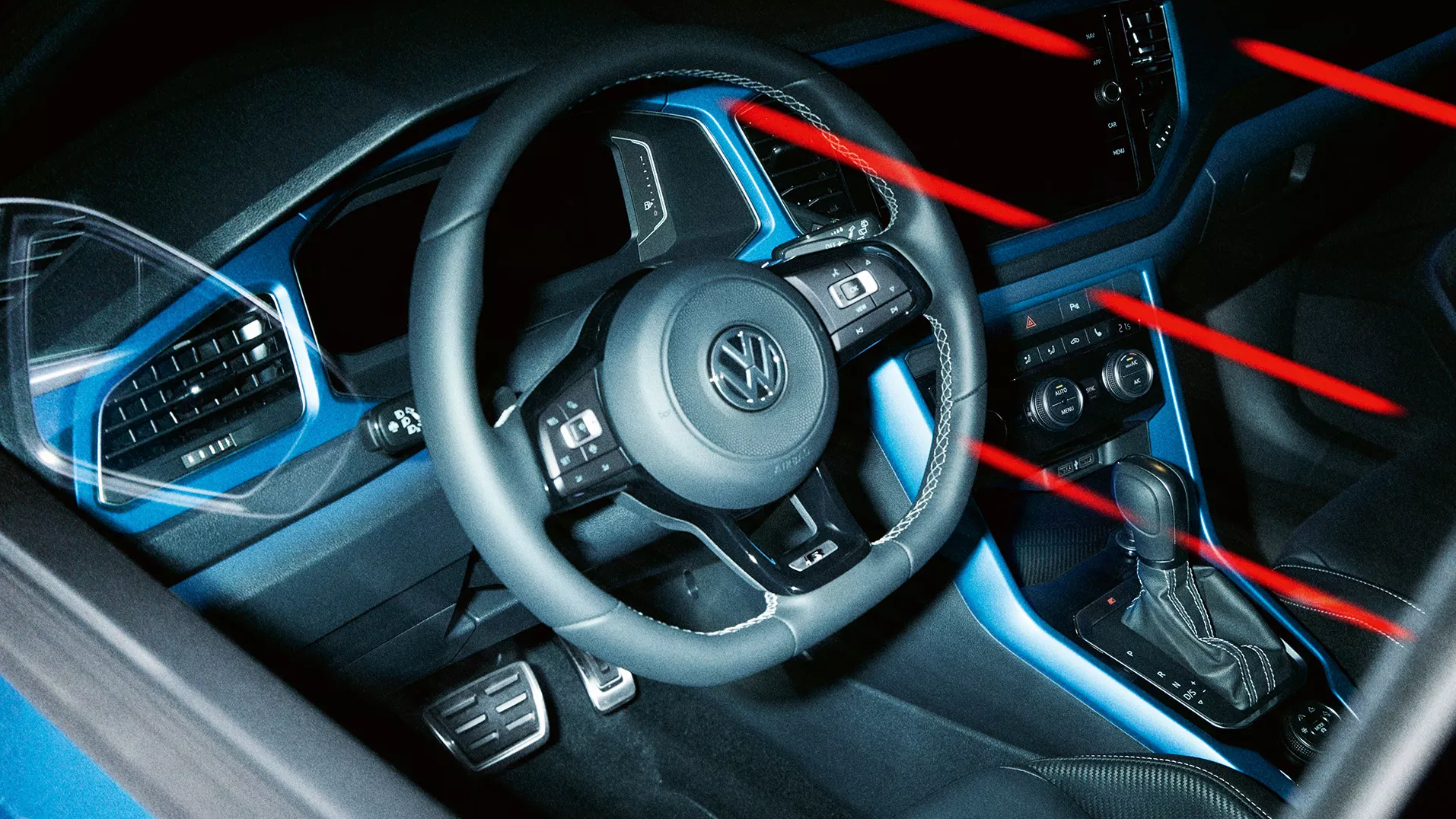 VW T-Roc R – pogled skozi voznikovo okno v notranjost vozila