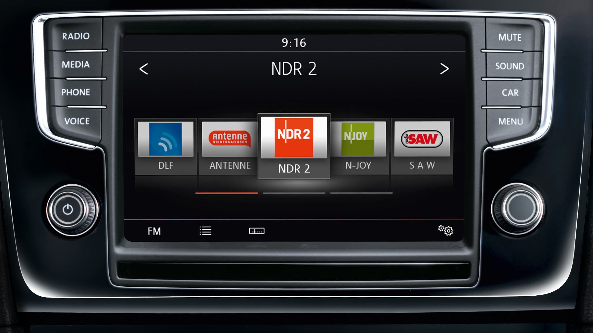 VW Golf Sportsvan radio in navi­gacija