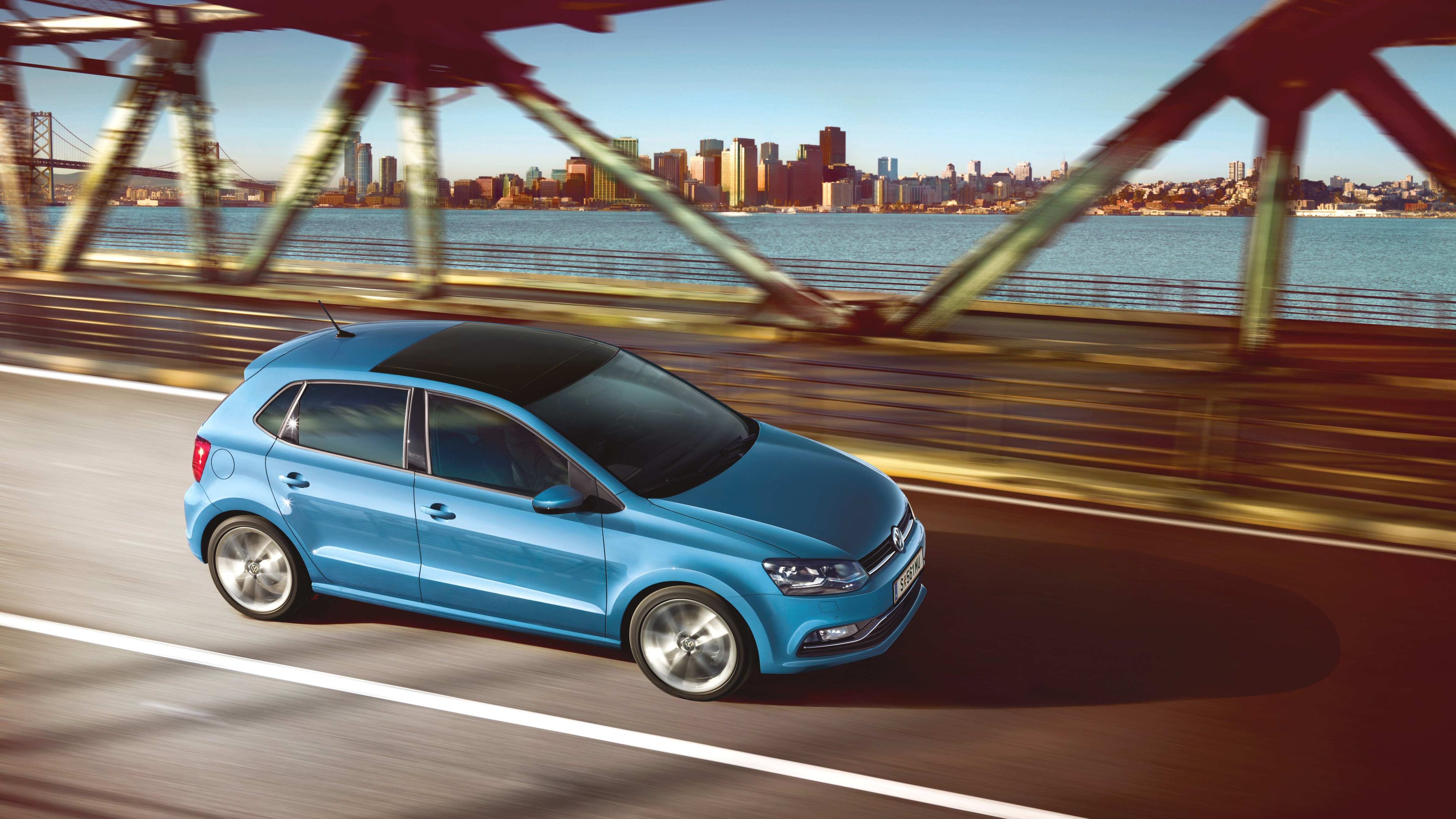 VW Polo moder most panoramsko strešno okno