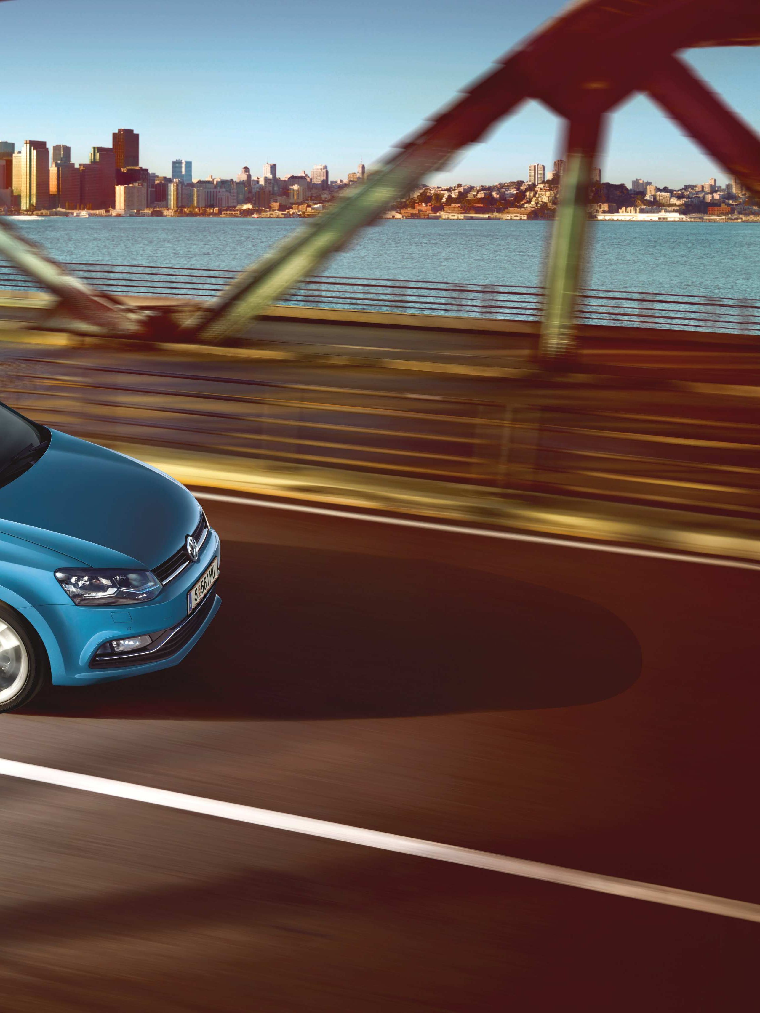 VW Polo moder most panoramsko strešno okno