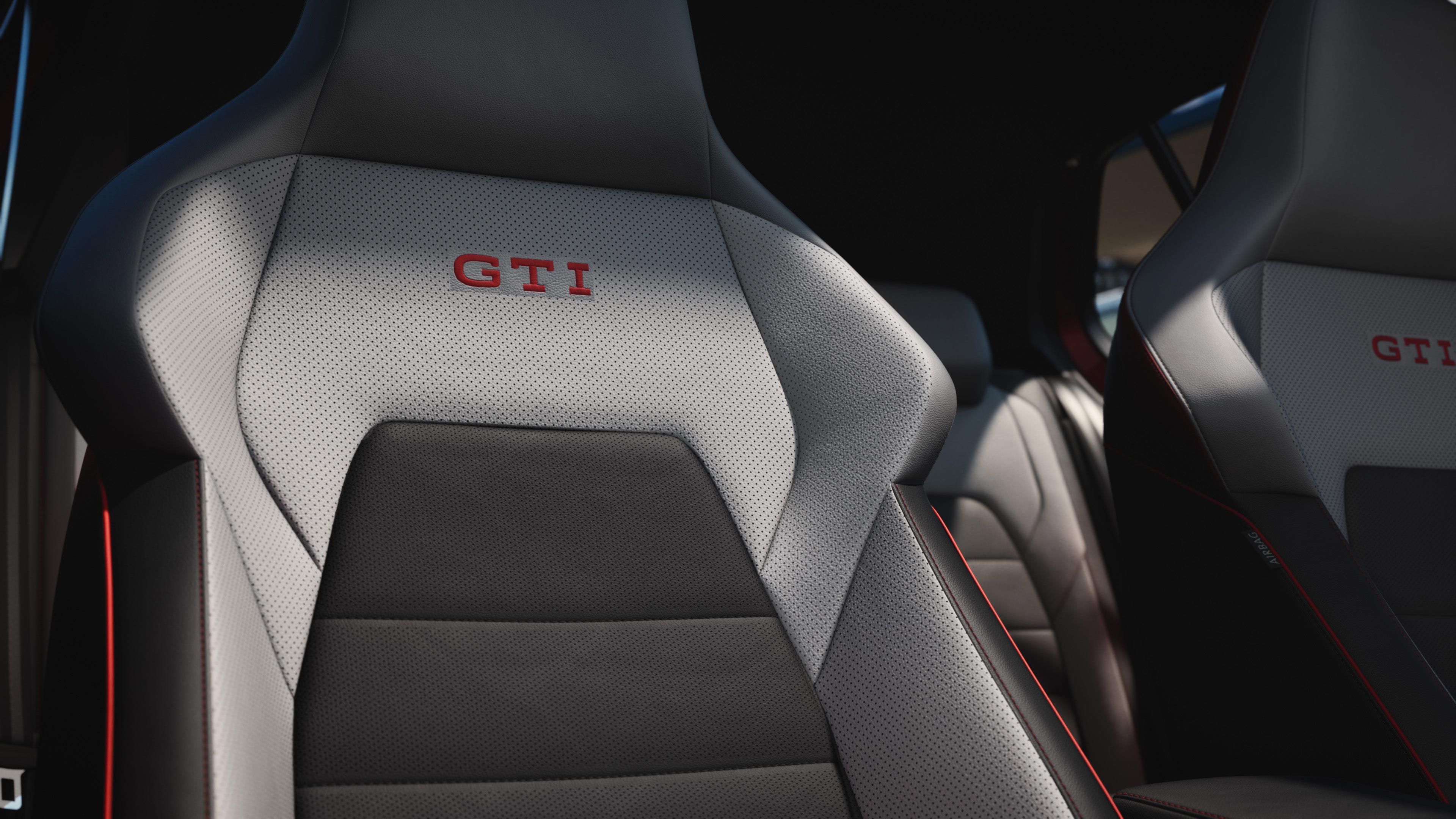 Detajlni posnetek sedežev v VW Golfu GTI.