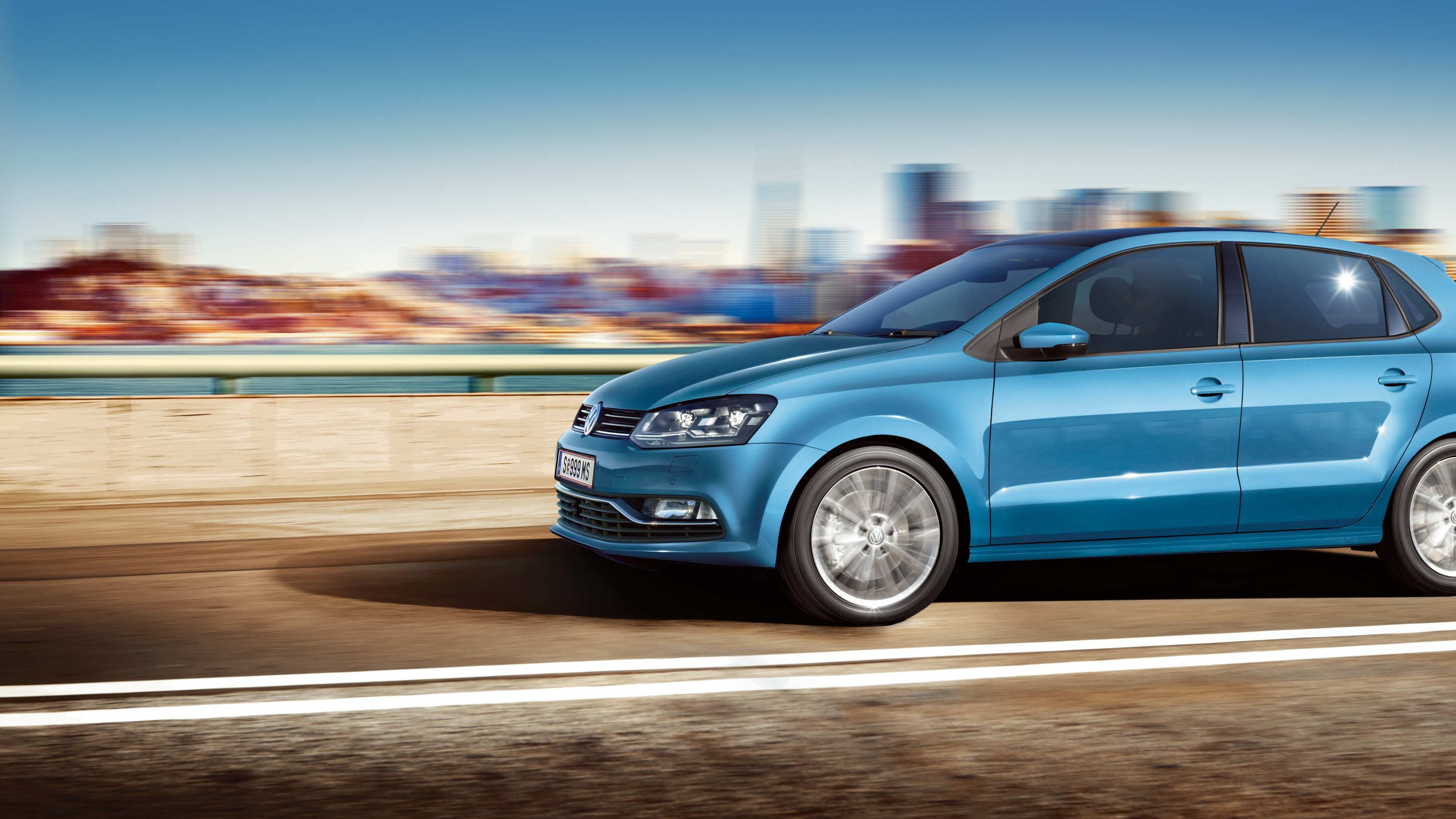 vw polo modri pogled s strani