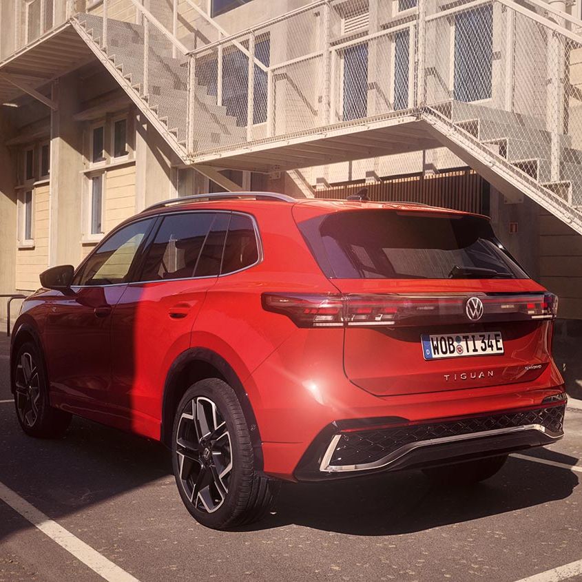 Volkswagen Tiguan rdeč, zadek