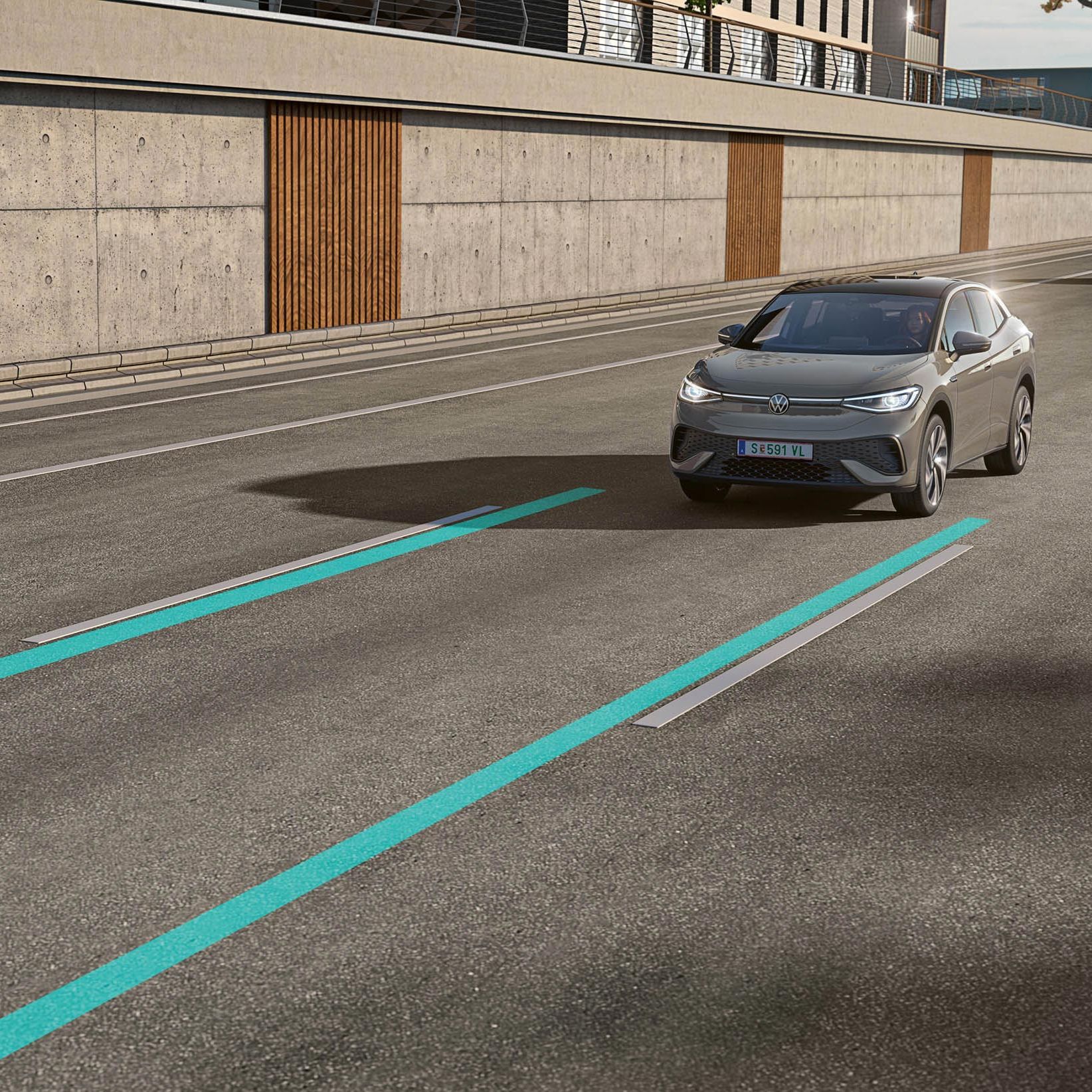 Siv VW ID.5 za ohranjanje smeri na voznem pasu uporablja Lane Assist.