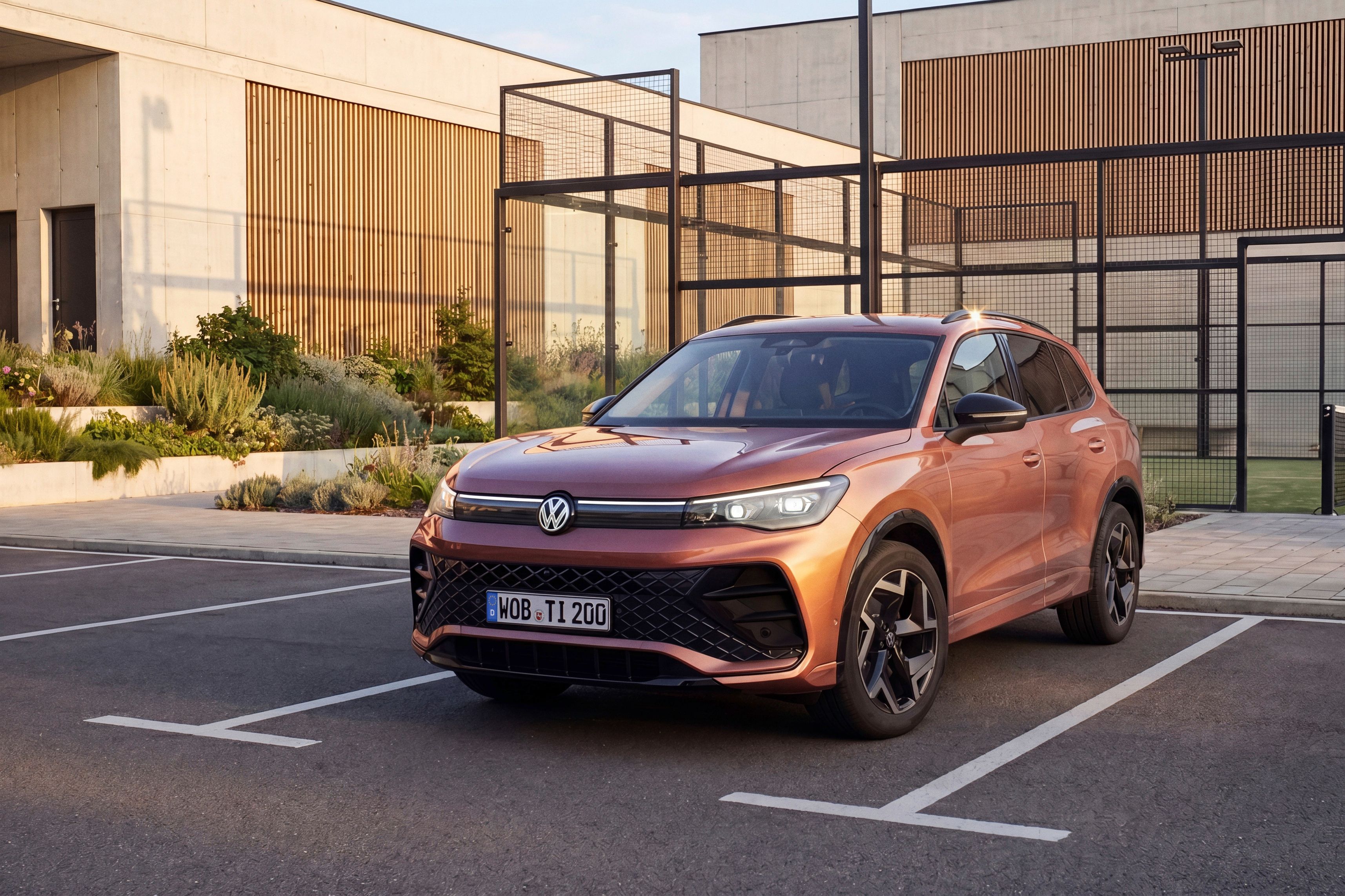 Novi Tiguan EDITION 20 v posebni barvi "javorjevo  rdeča kovinska"