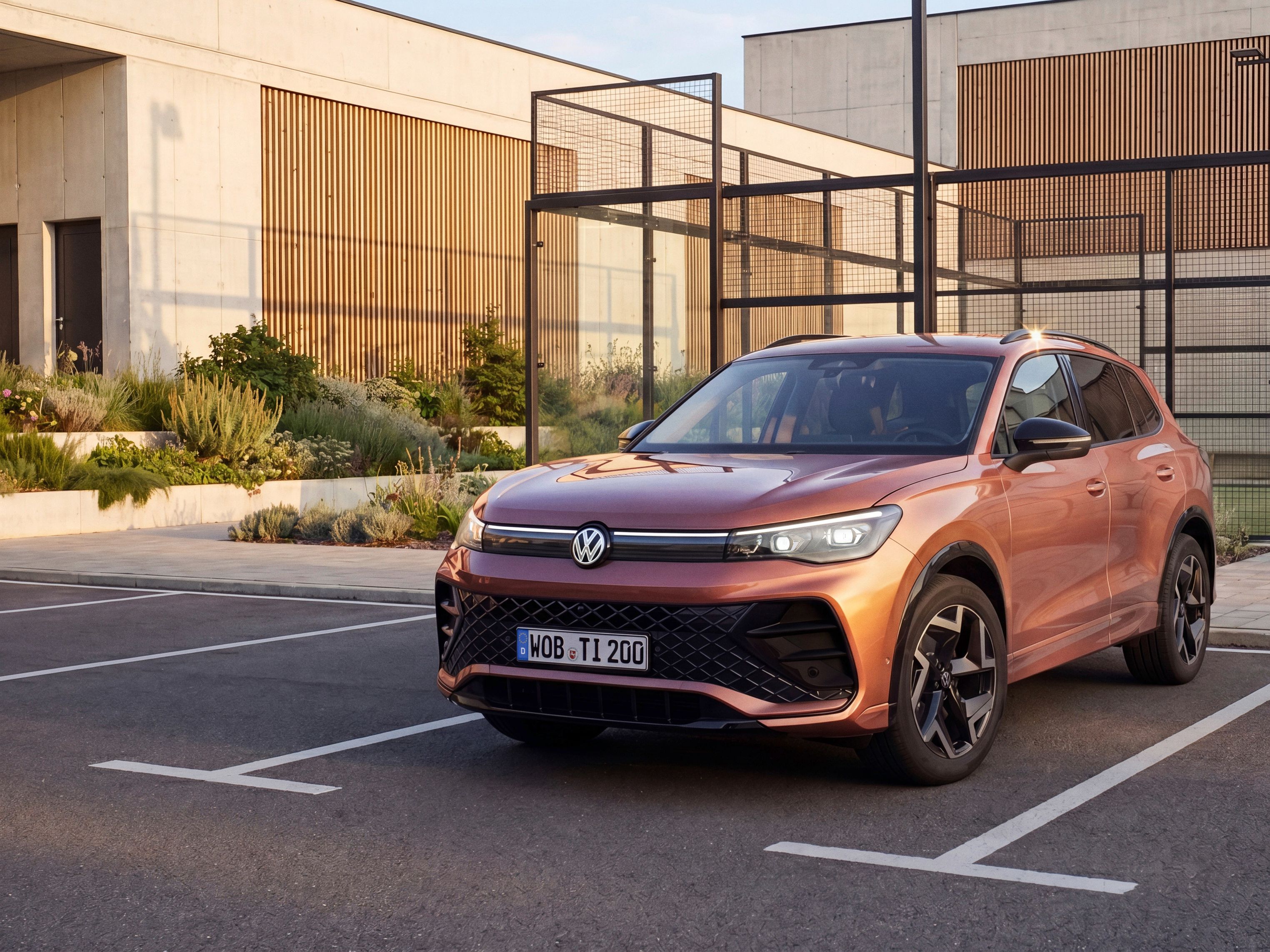Novi Tiguan EDITION 20 v posebni barvi "javorjevo  rdeča kovinska"