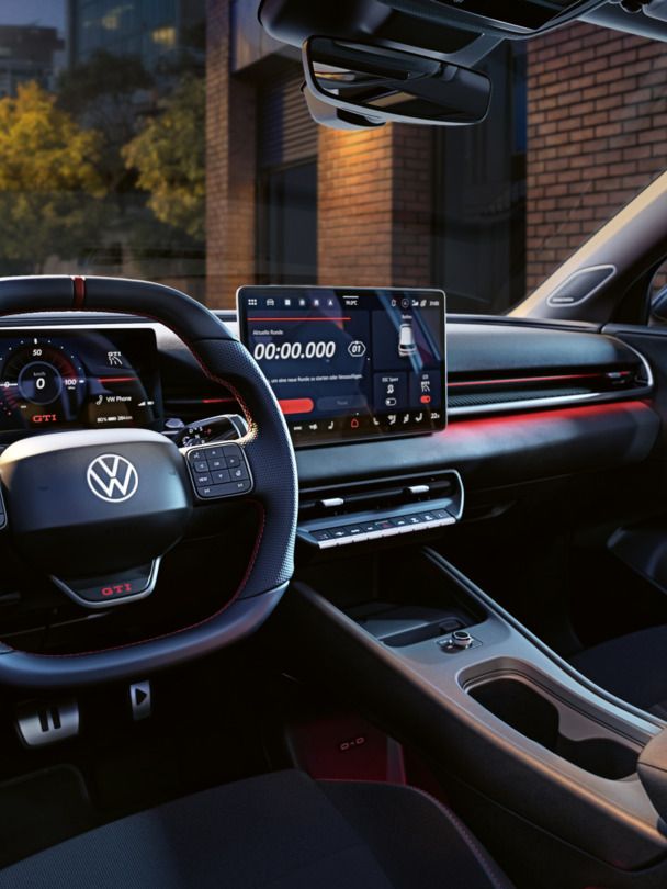 Pogled na kokpit VW ID. Polo GTI v večernem vzdušju.