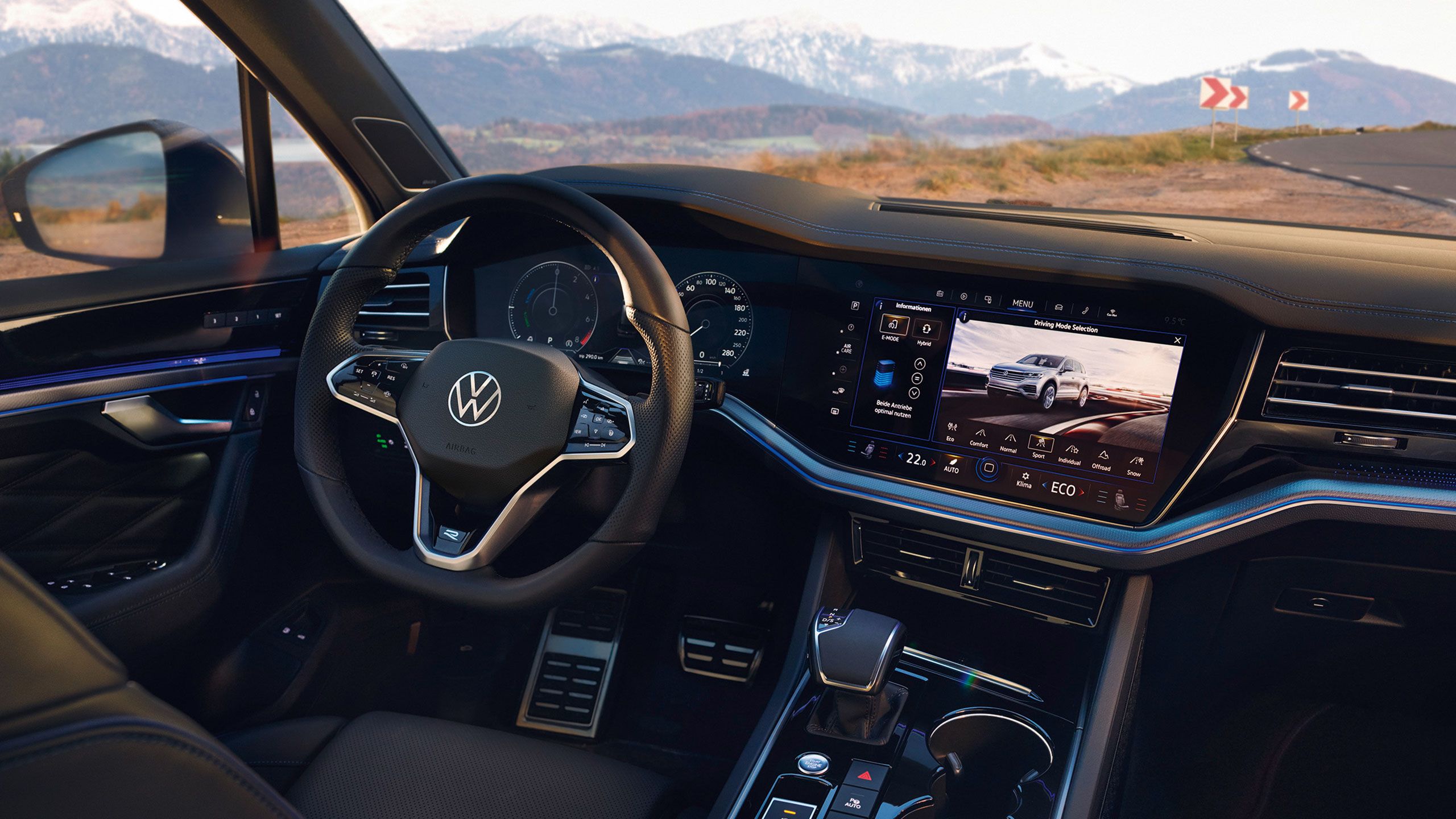 Sodobna armaturna plošča modela VW Touareg R – Innovision Cockpit