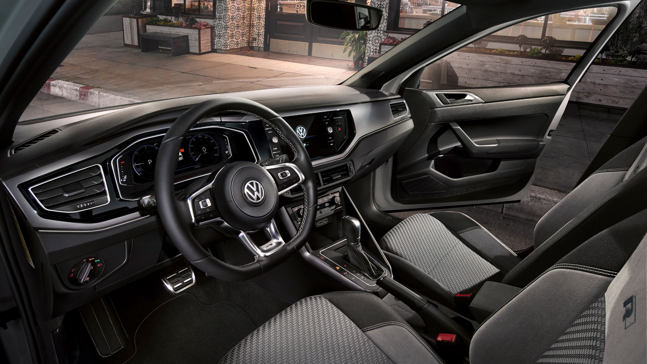 VW Polo R-Line armatura in notranjost