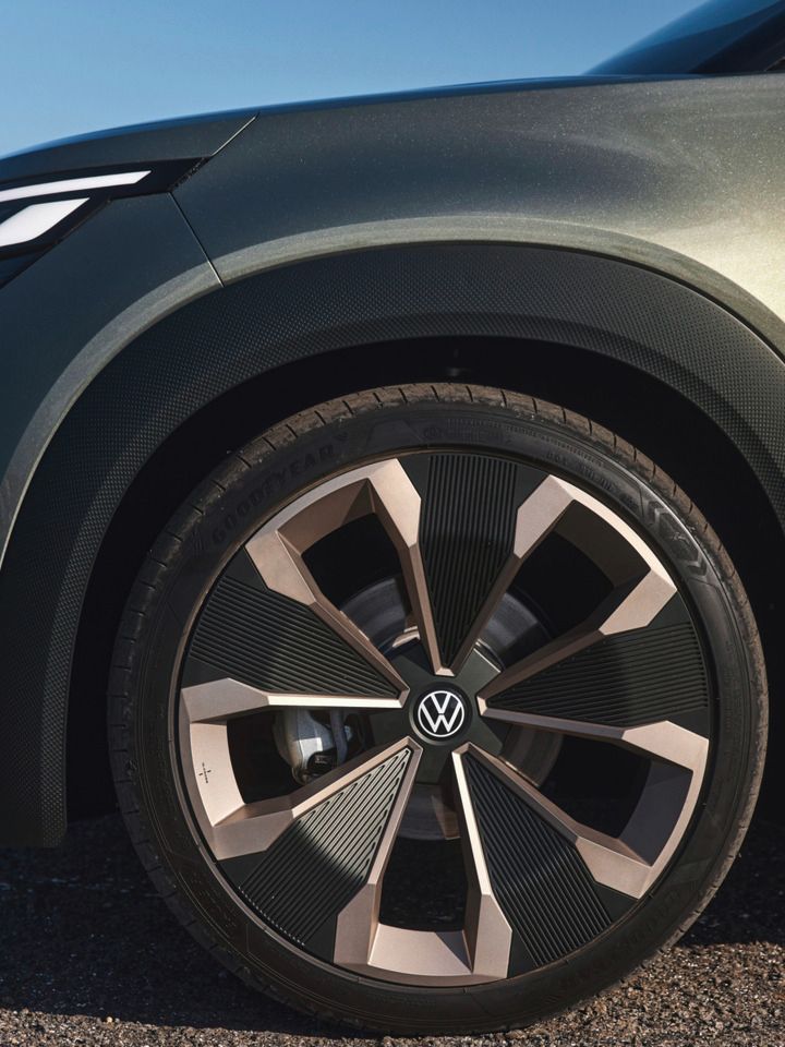 Detajlni posnetek platišča modela VW ID. CROSS Concept.