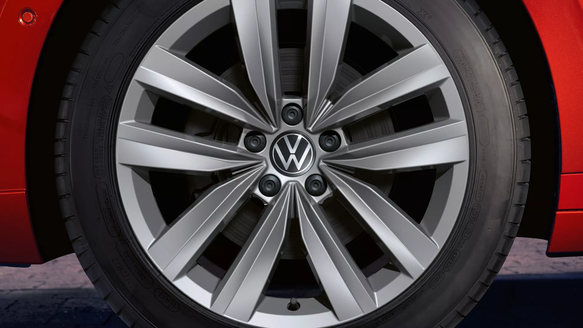 Arteon Shooting Brake – 18-palčna aluminijasta platišča Almere, lakirana v adamantovo srebrni barvi