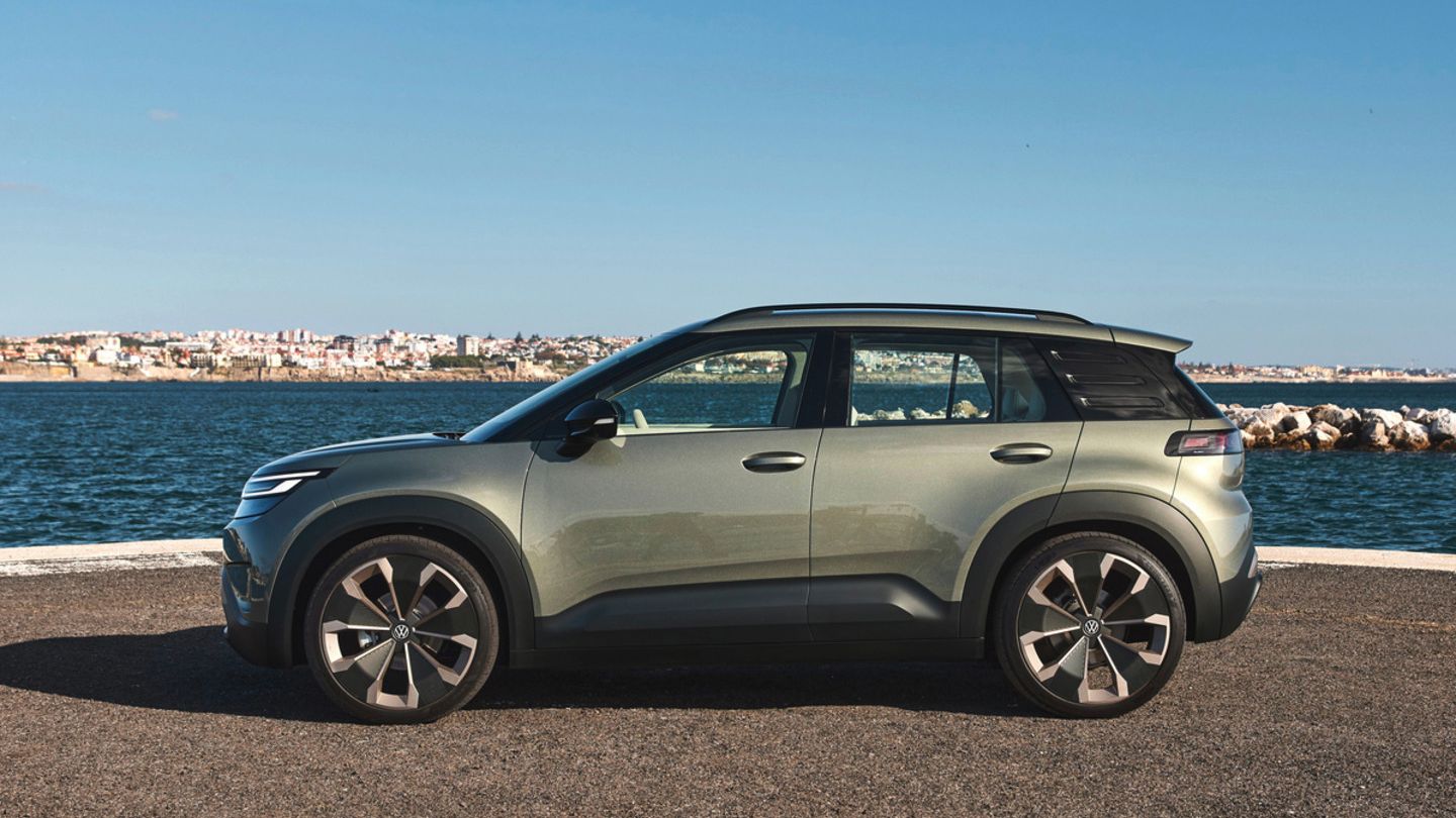 Stranska silhueta zelenega modela VW ID. CROSS Concept