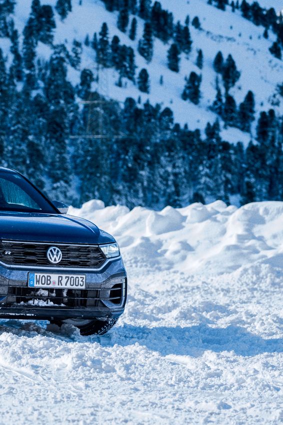 VW T-roc R v snegu