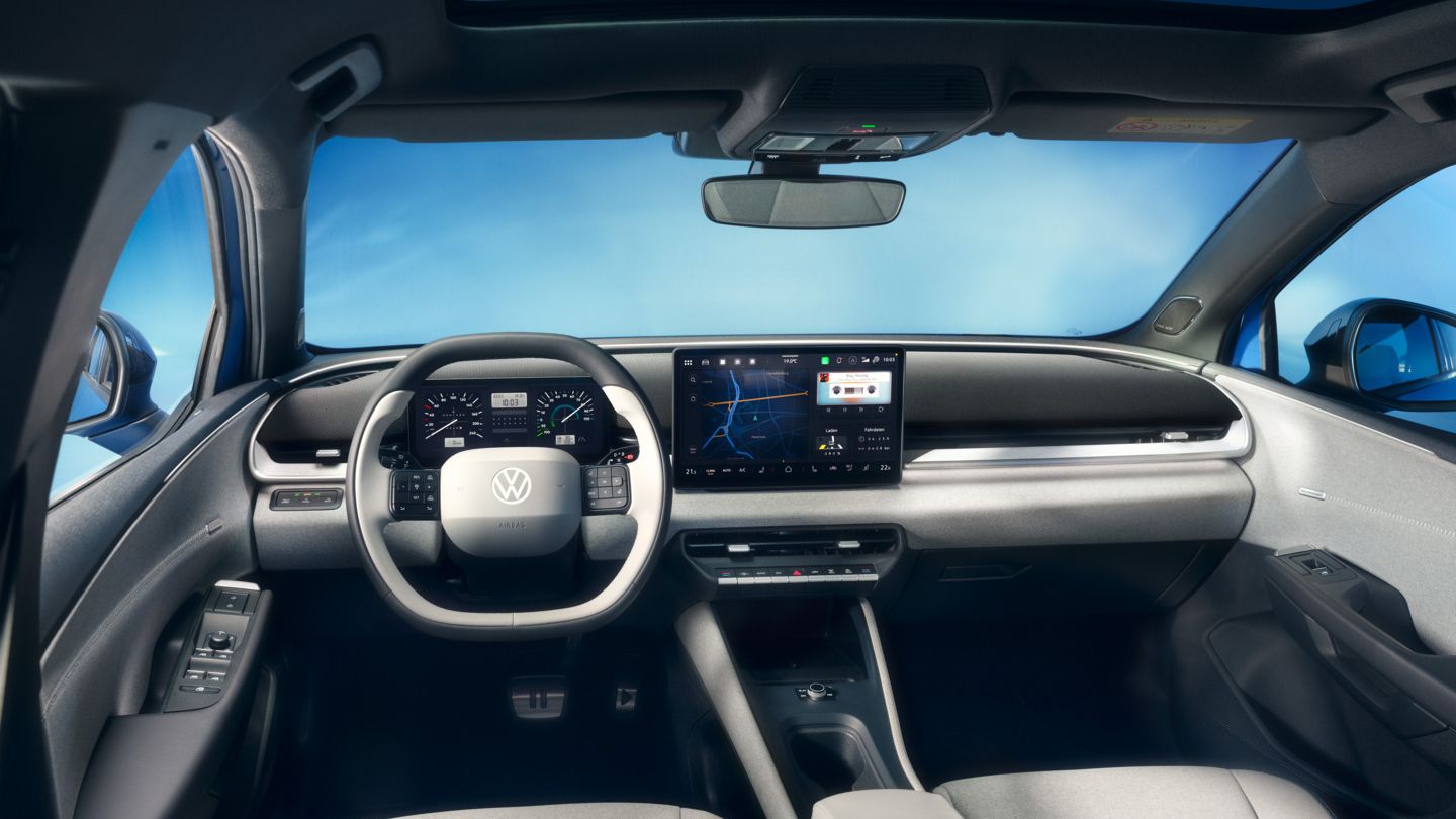Pogled na kokpit z volanom in infotainment sistemom v slogu VW ID. Polo Style.
