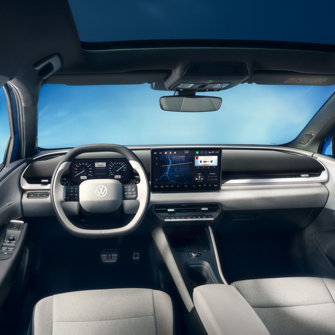 Pogled na kokpit z volanom in infotainment sistemom v slogu VW ID. Polo Style.