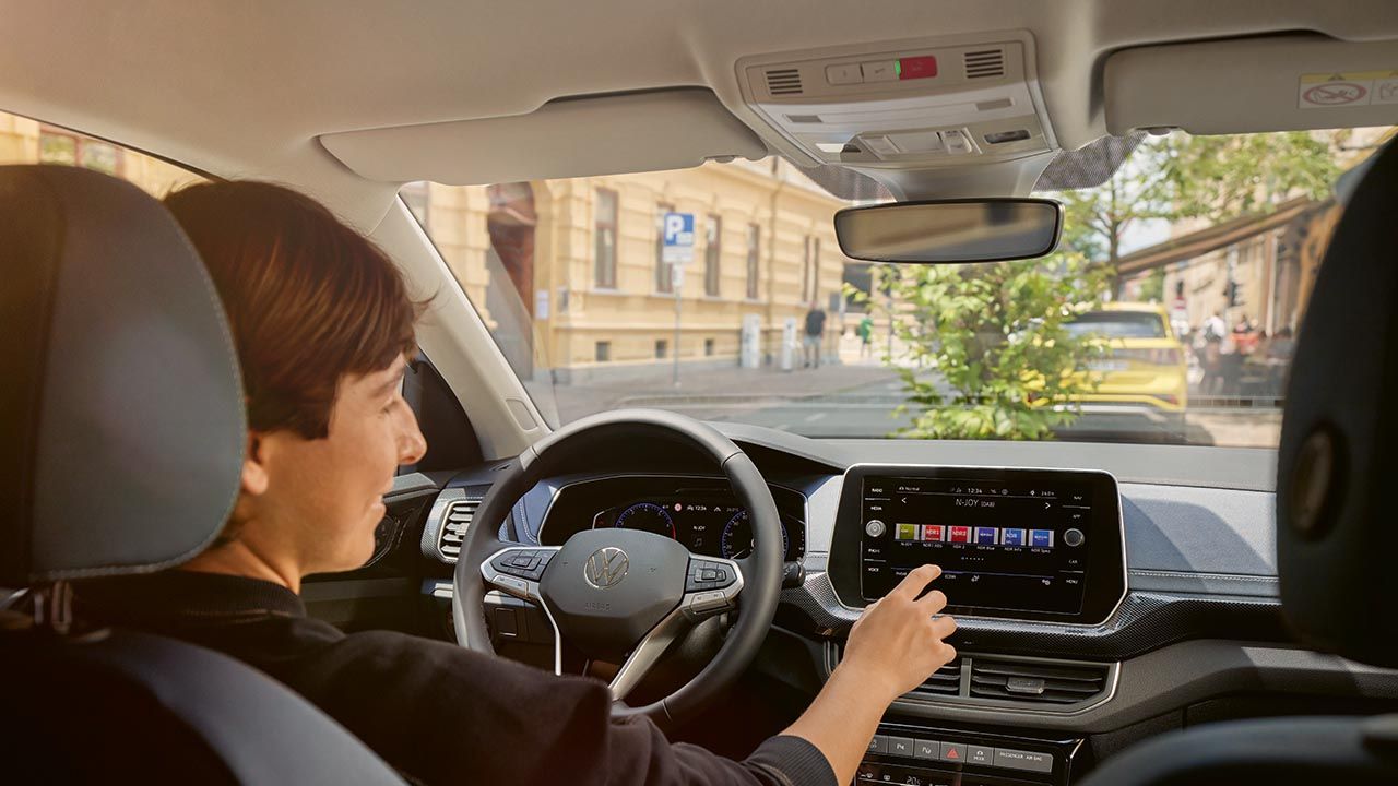 Volkswagen T-Cross notranjost infotainment