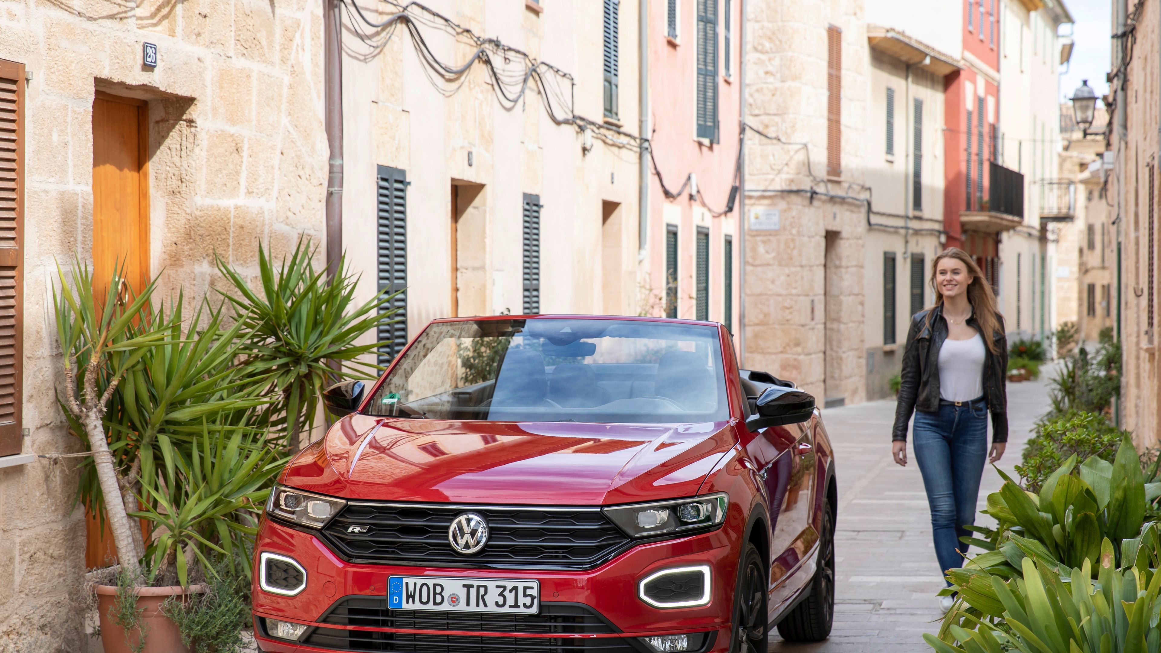 VW T-Roc Cabriolet v mestu