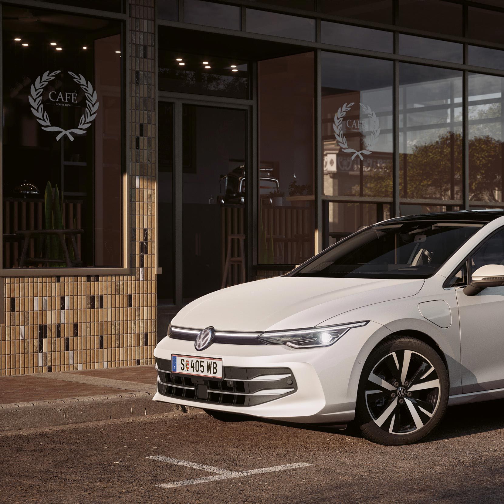 Pogled od spredaj na bel VW Golf.