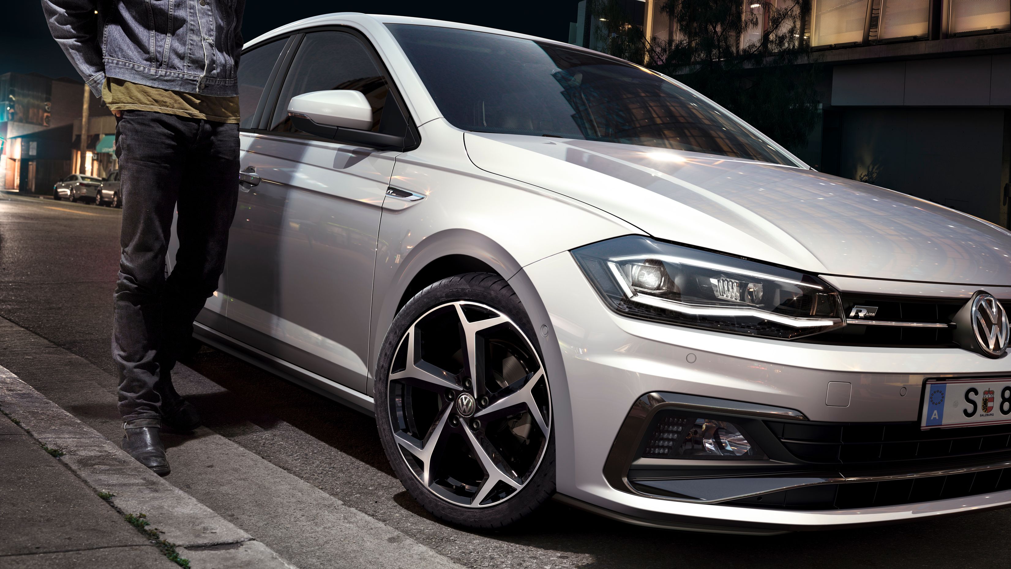 vw volkswagen polo bela mesto od strani