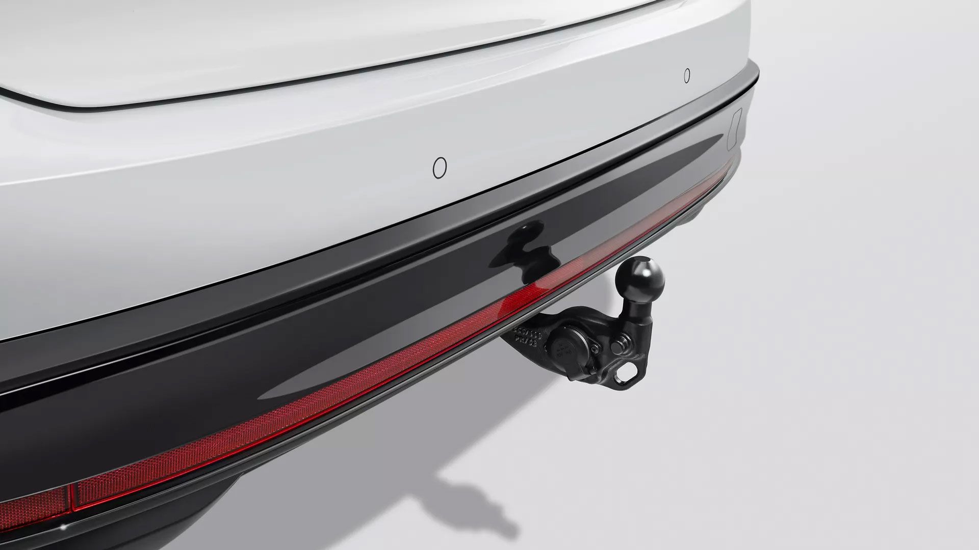 Pogled na vlečno kljuko modela VW ID.7. 